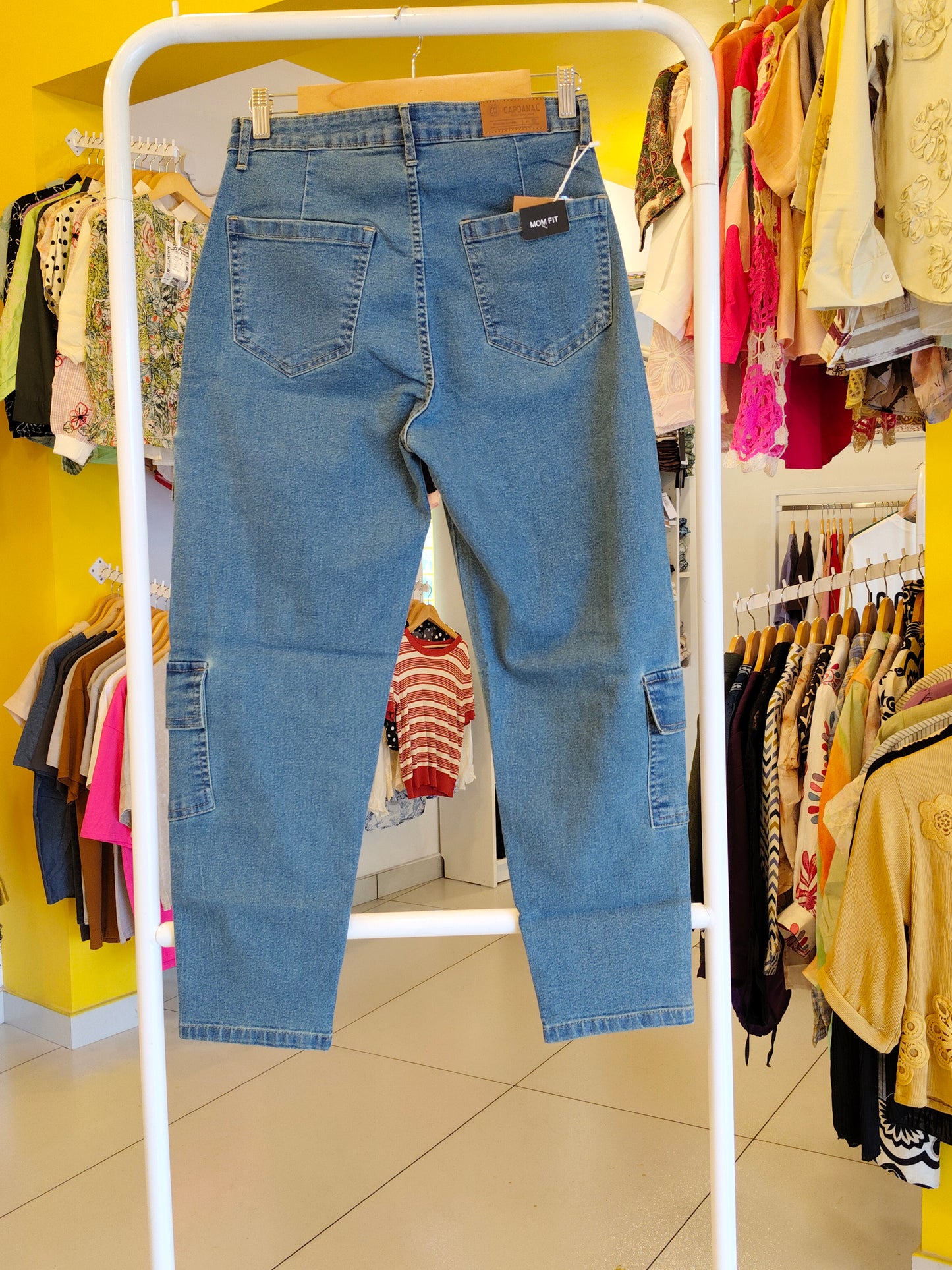 Ladies Mom Fit Denim Jeans (Size 28)
