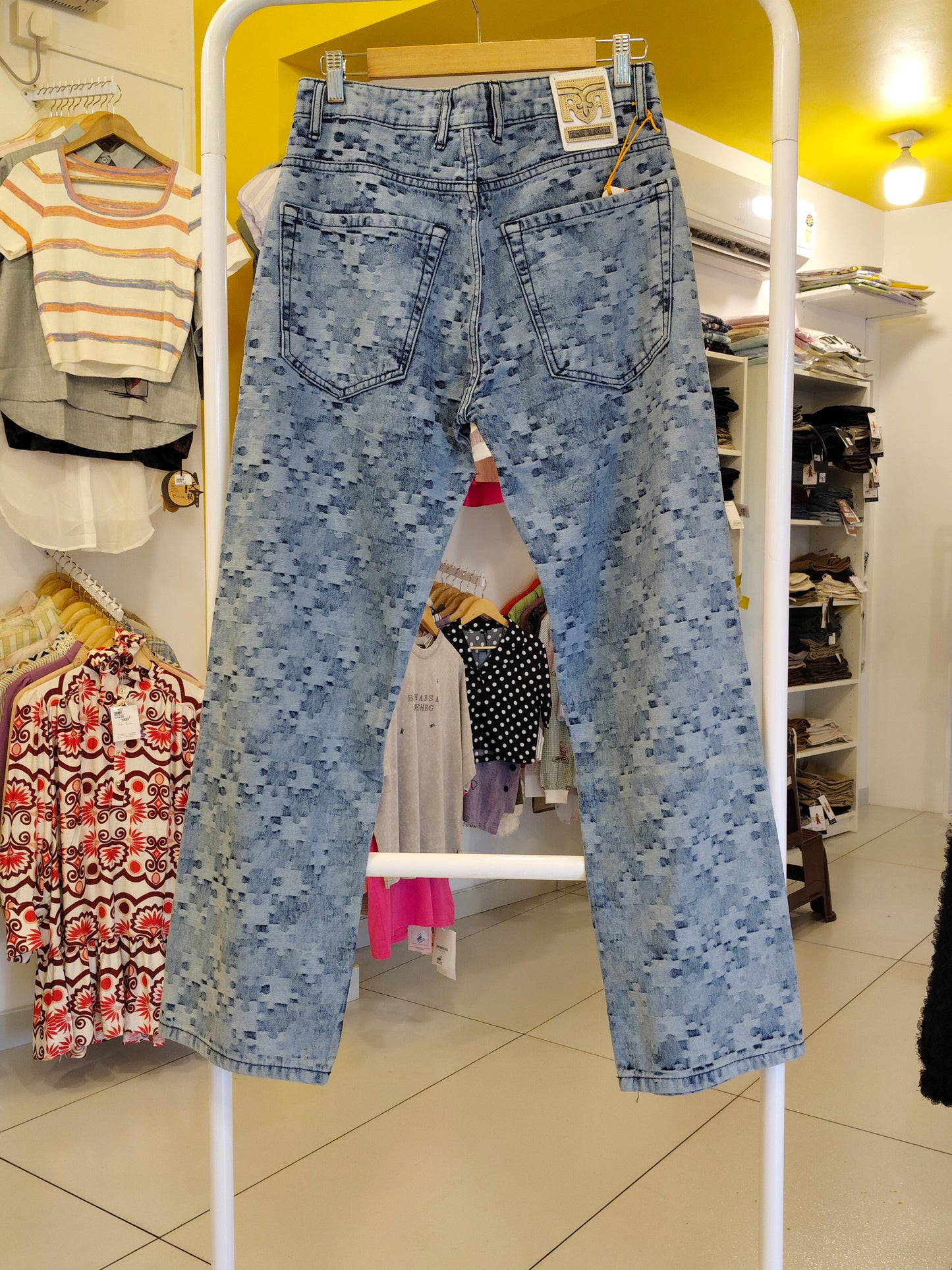 Wide Leg Denim Jeans For Men (Size 32)