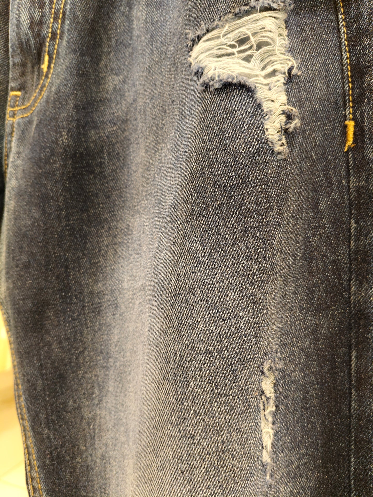 Men's Ripped Denim Jeans (Size 32)