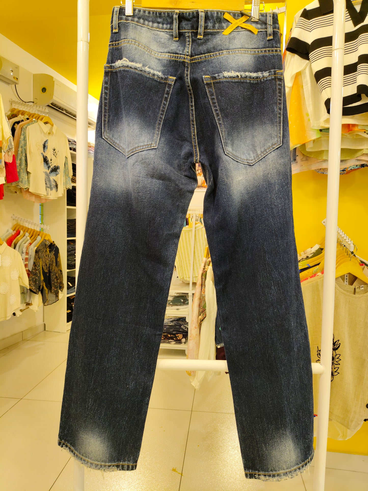 Men's Ripped Denim Jeans (Size 32)