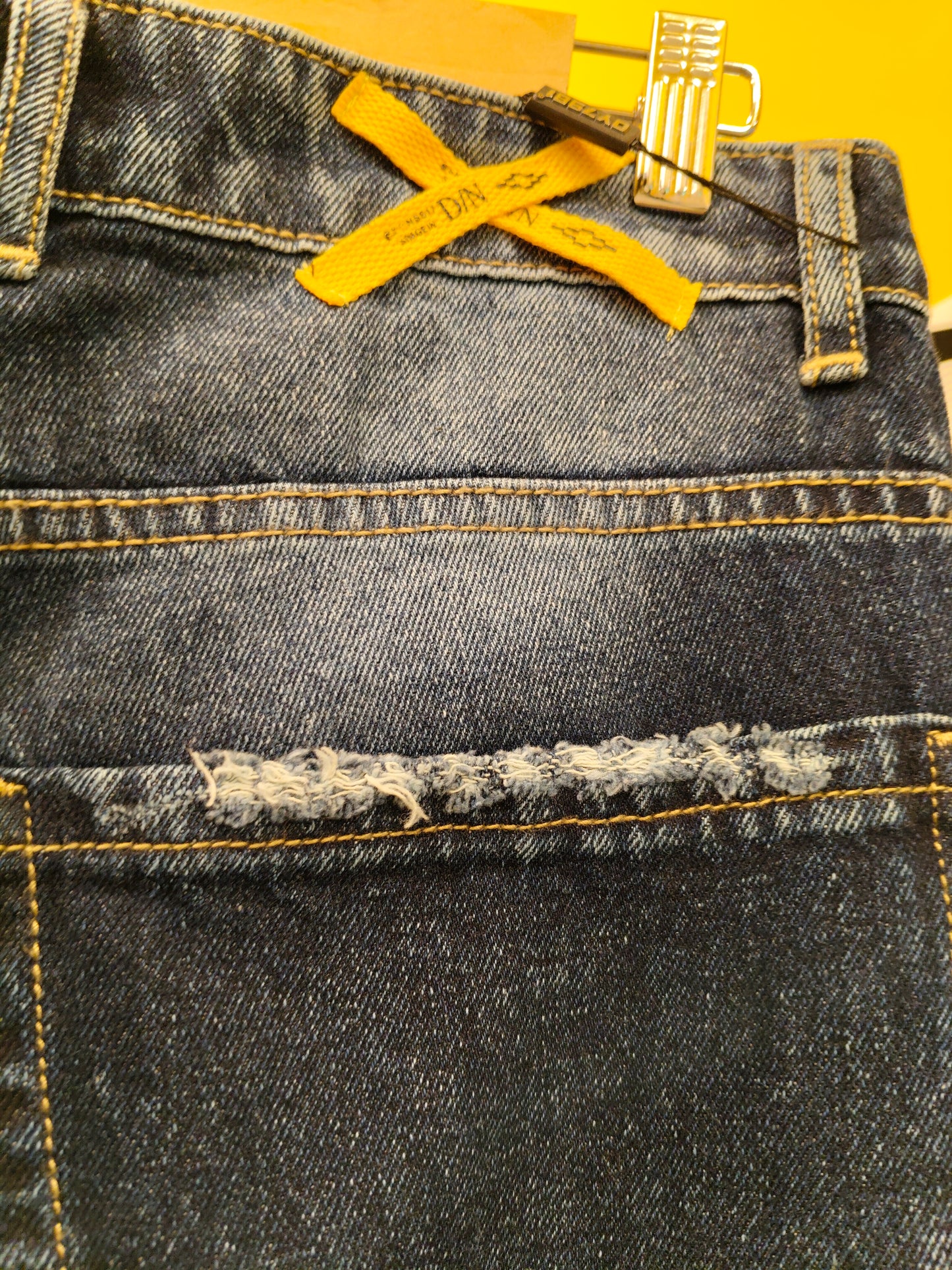 Men's Ripped Denim Jeans (Size 34)