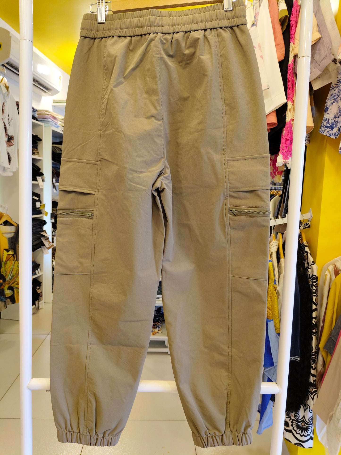 Mens Cargo Pants (Size 30)