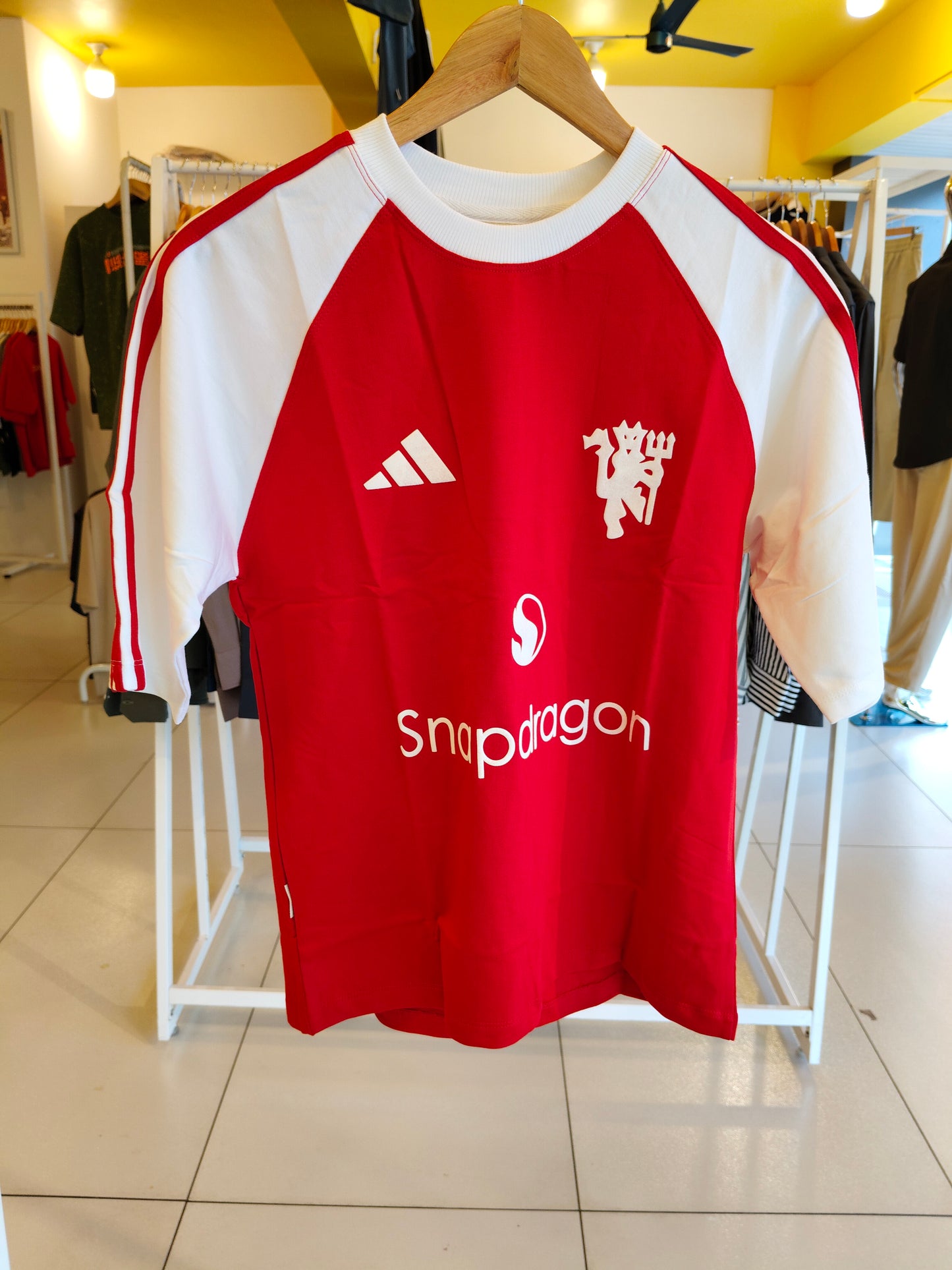 OVERSIZED TSHIRT (MEDIUM)