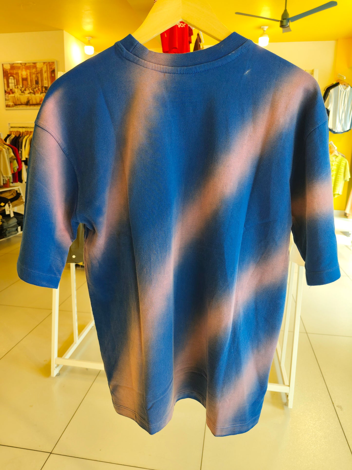 OVERSIZED TSHIRT ( MEDIUM )