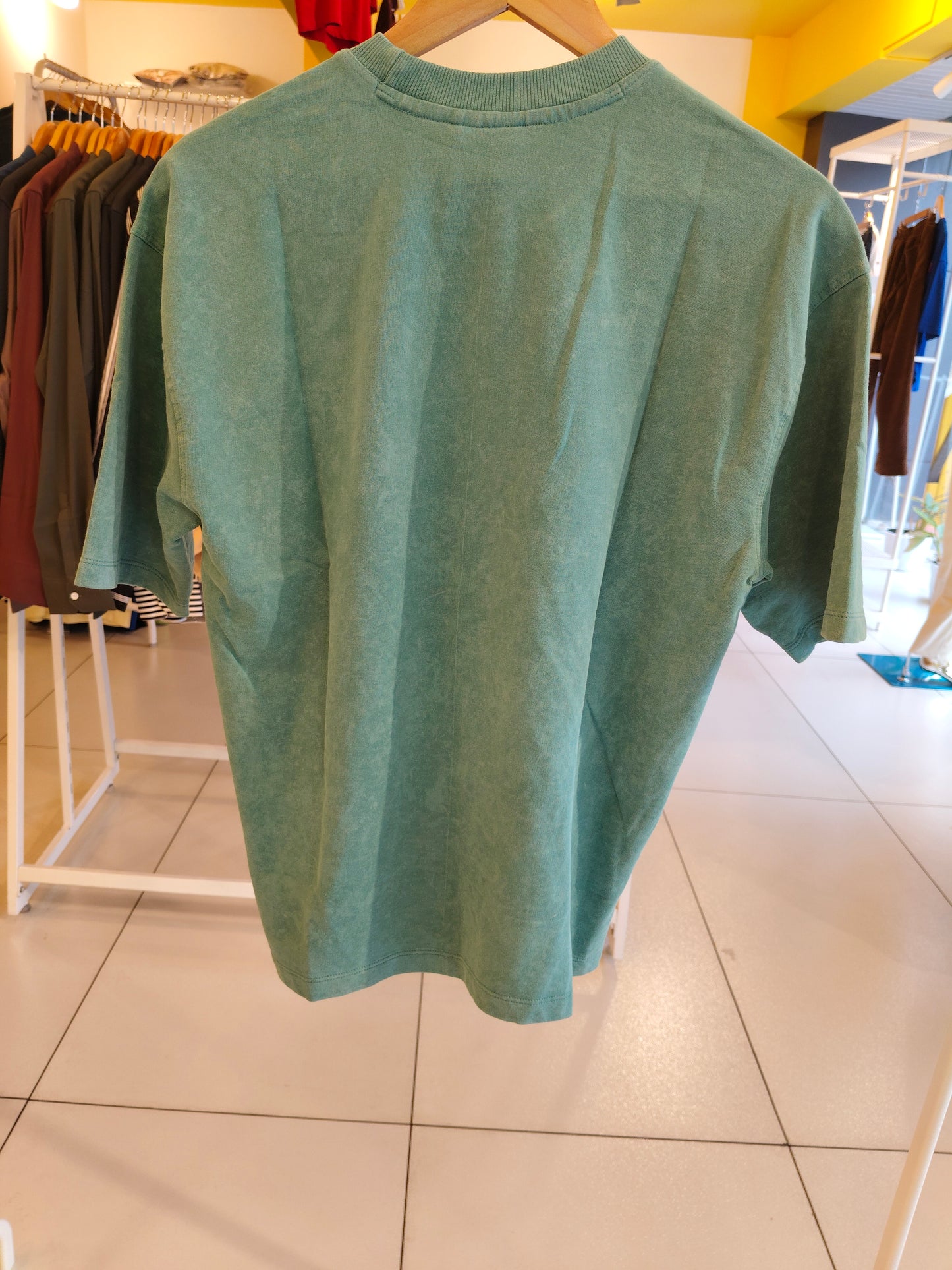 OVERSIZED TSHIRT ( MEDIUM )