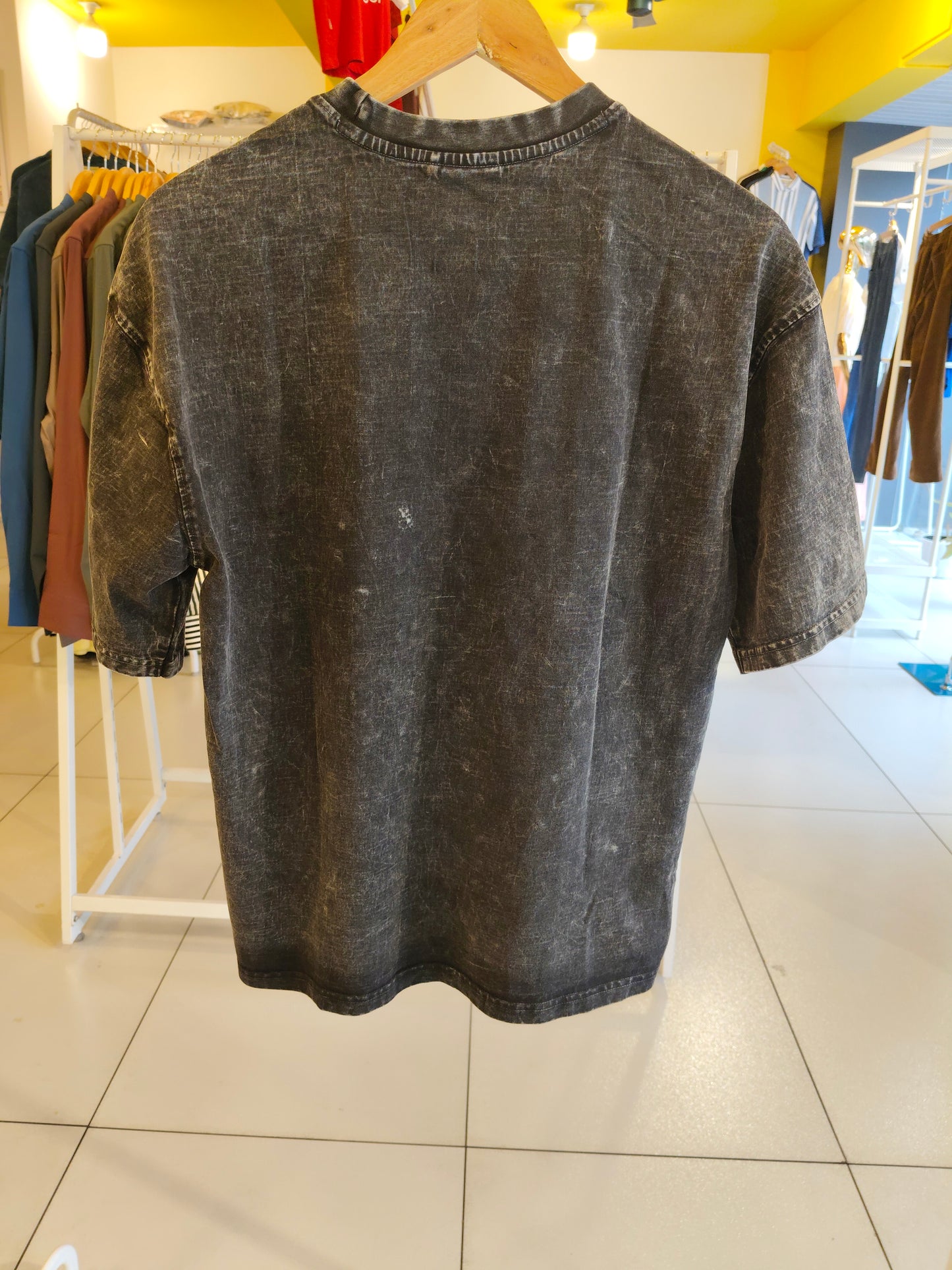 OVERSIZED TSHIRT ( MEDIUM )