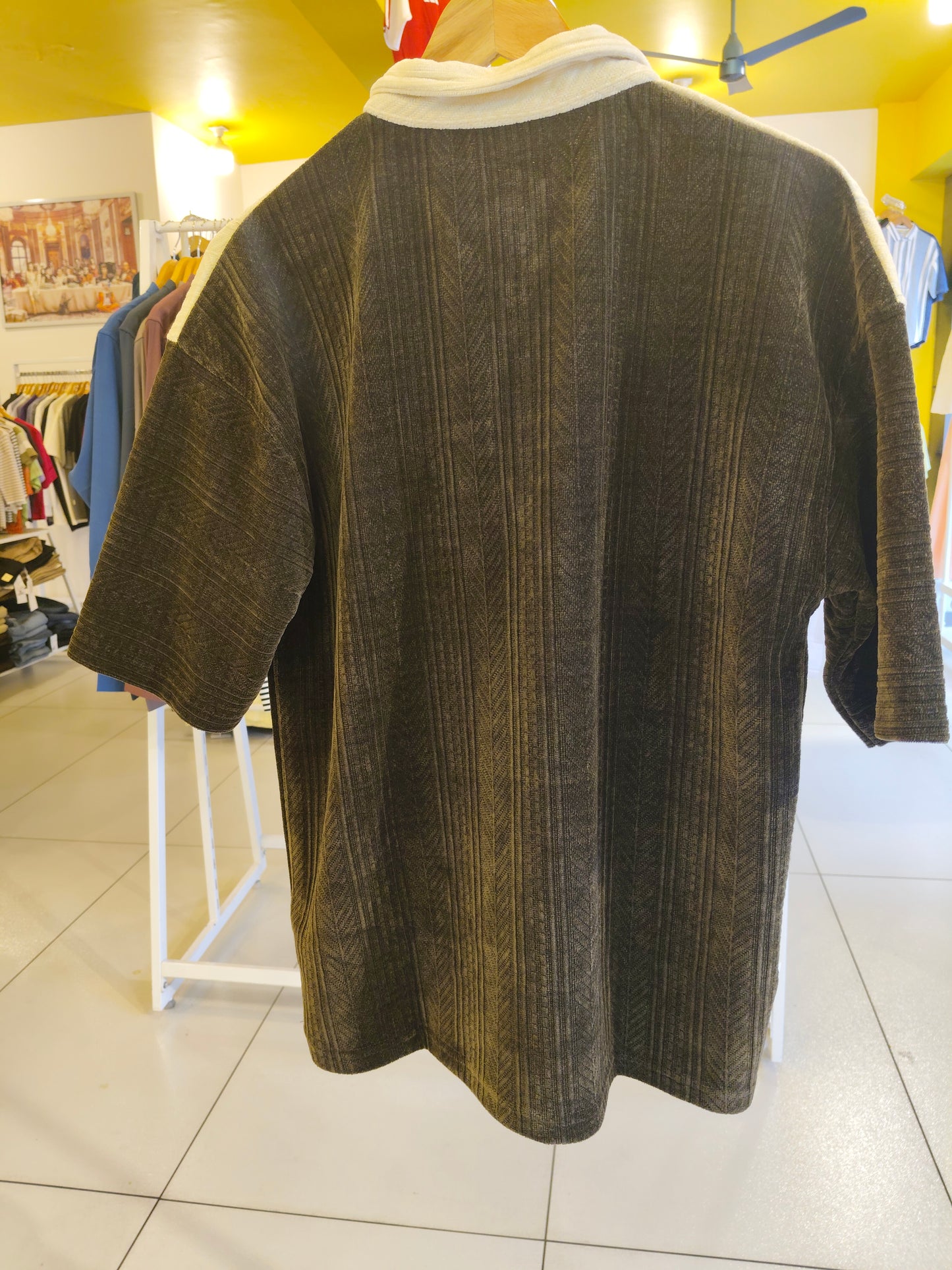 OVERSIZED TSHIRT ( MEDIUM )