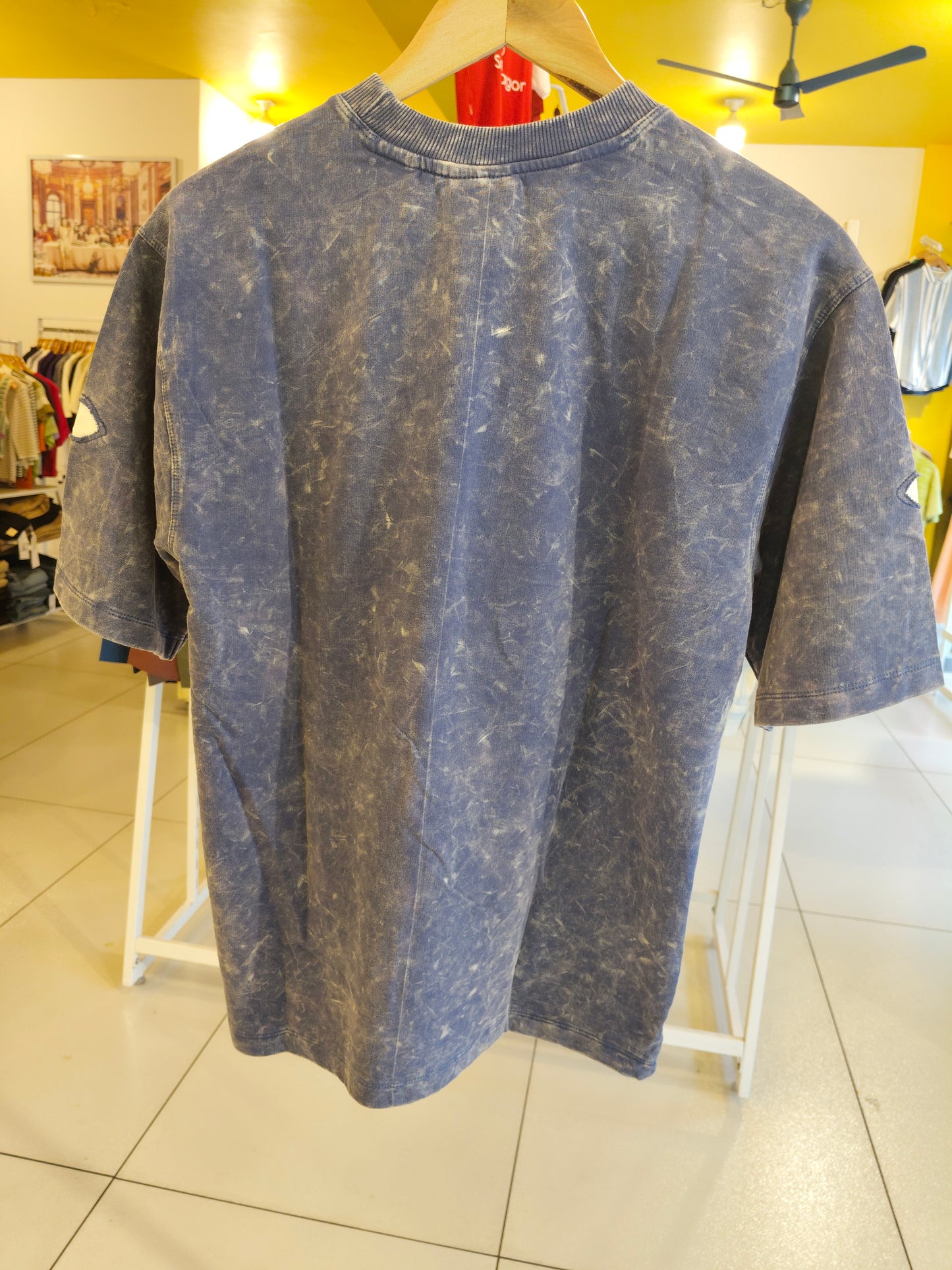 OVERSIZED TSHIRT ( MEDIUM )