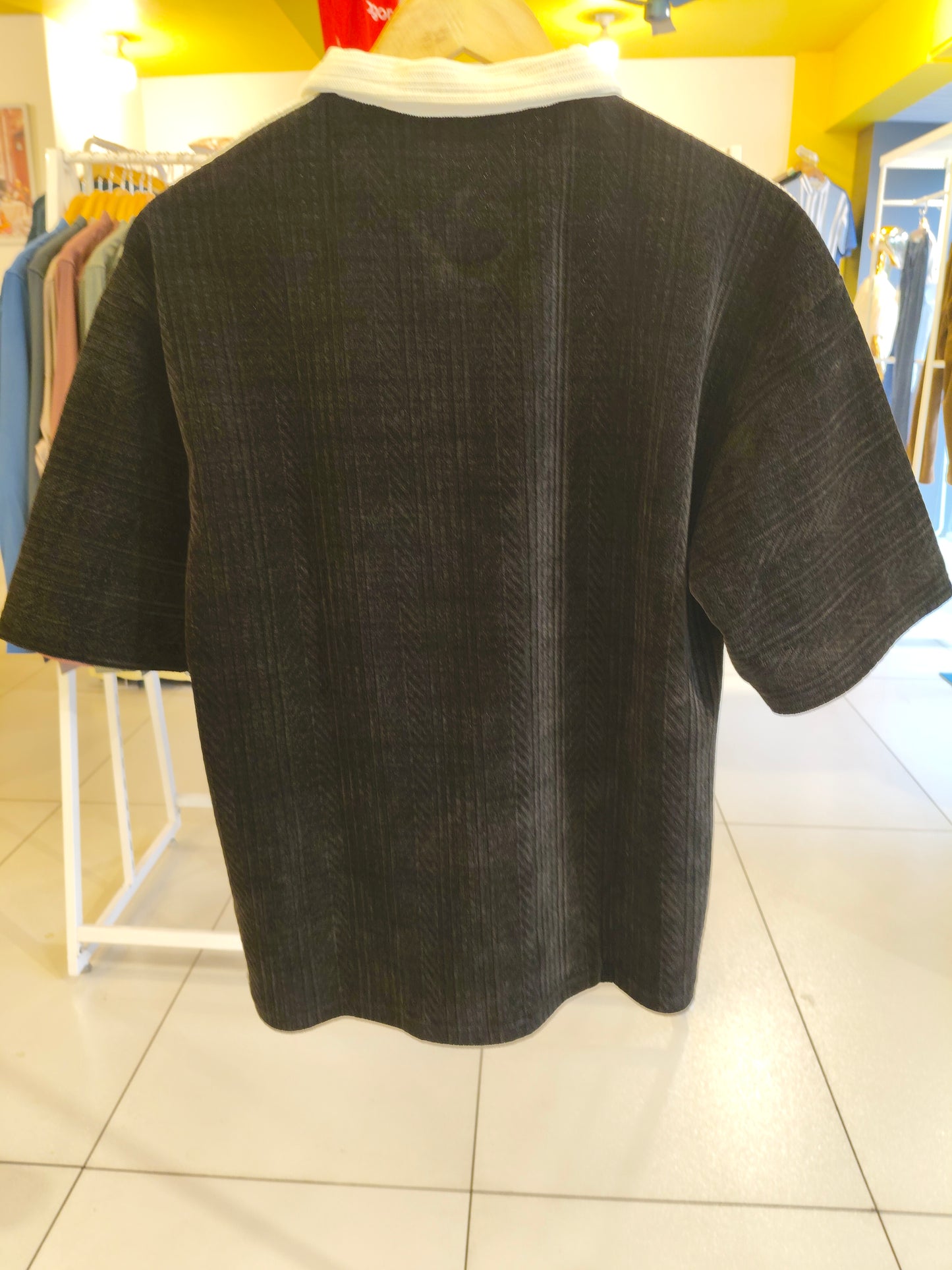 OVERSIZED TSHIRT ( MEDIUM )