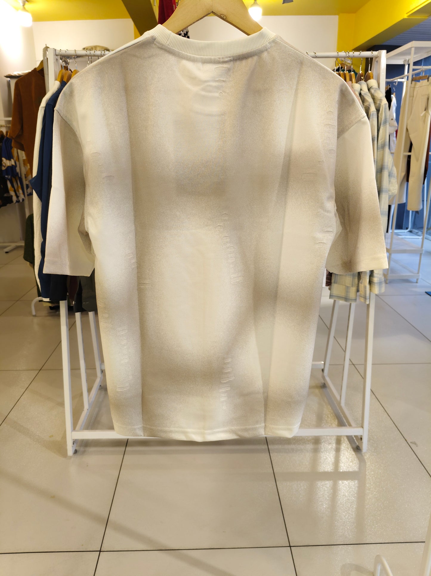 OVERSIZED TSHIRT ( MEDIUM )