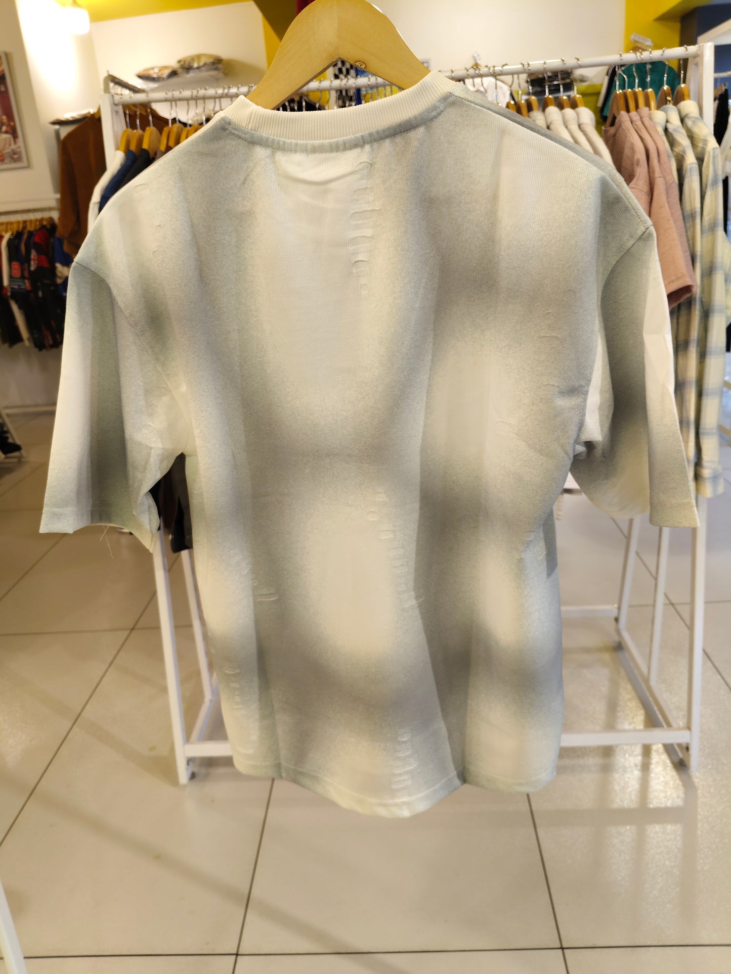 OVERSIZED TSHIRT ( MEDIUM )