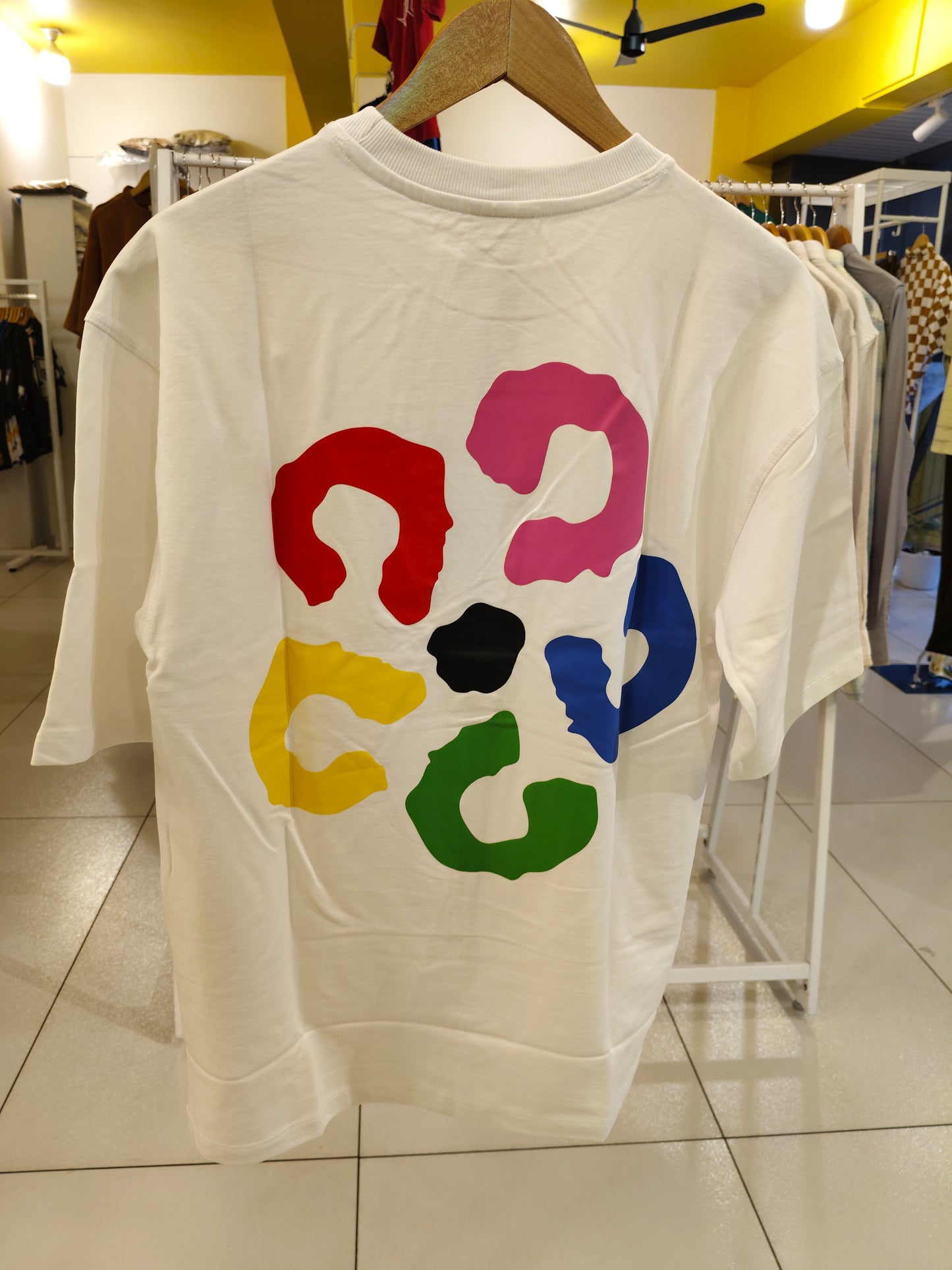 OVERSIZED TSHIRT ( MEDIUM )