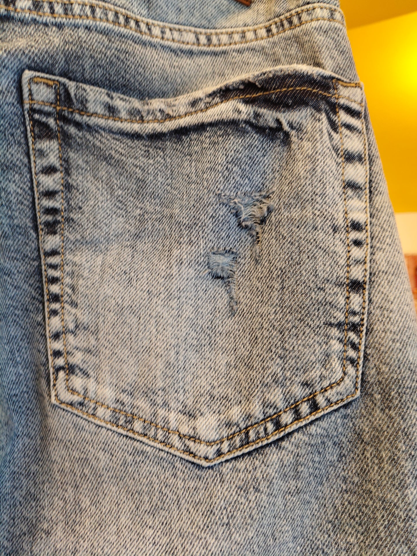 Men's Ripped Denim Jeans (Size 30)