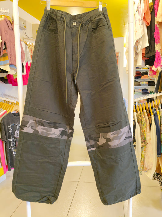 Mens Parachute Fit  (Size 30)