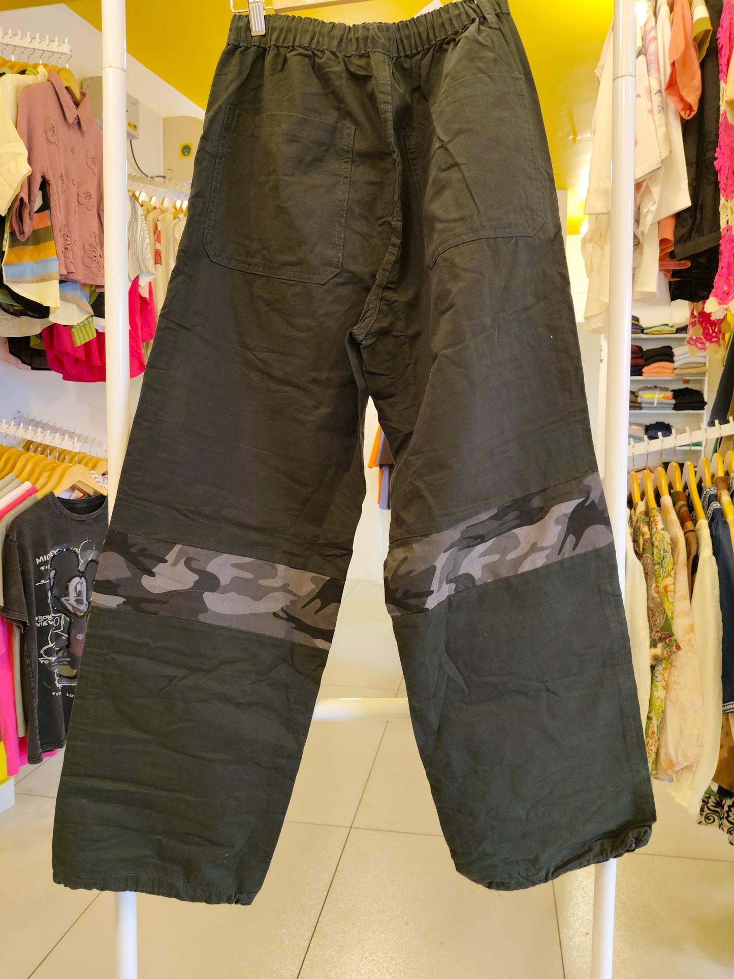 Mens Parachute Fit  (Size 30)