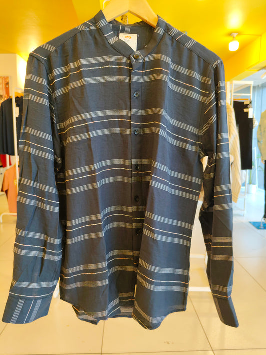 Old Money Shirt (MEDIUM)
