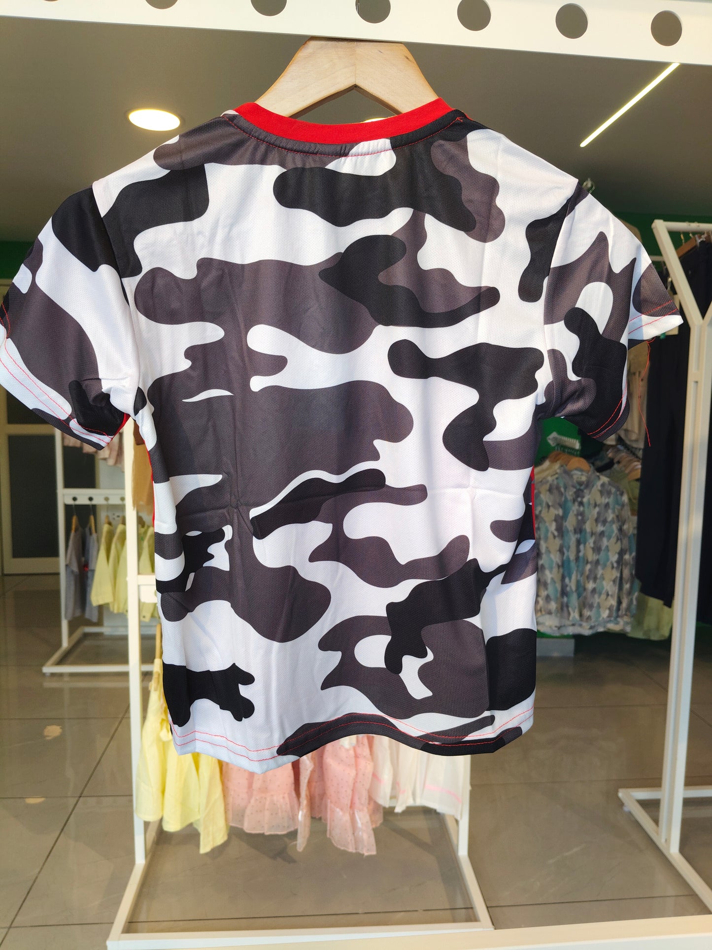 T-shirt for Kids ( Size 110)