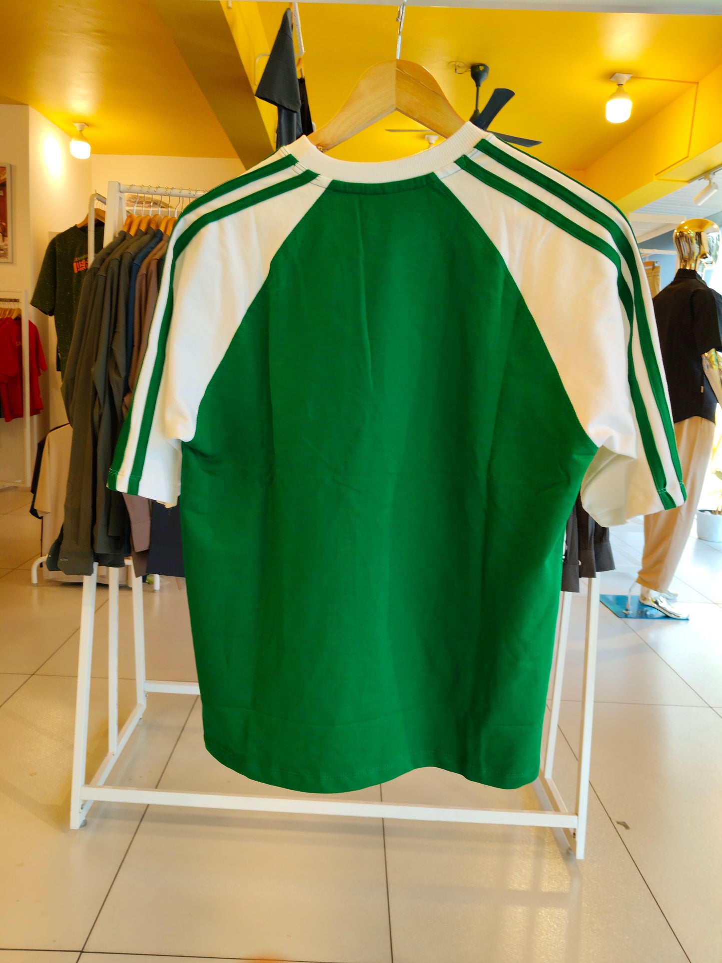 OVERSIZED TSHIRT  (SMALL)