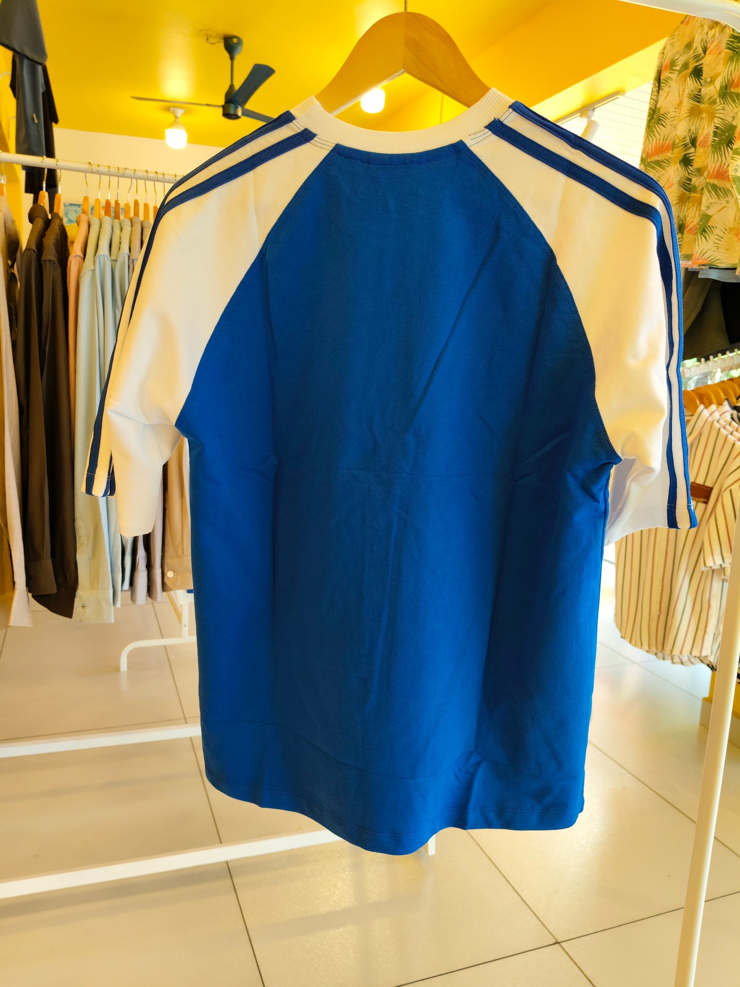 OVERSIZED TSHIRT  (SMALL)