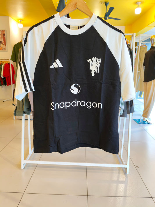 OVERSIZED TSHIRT  (SMALL)