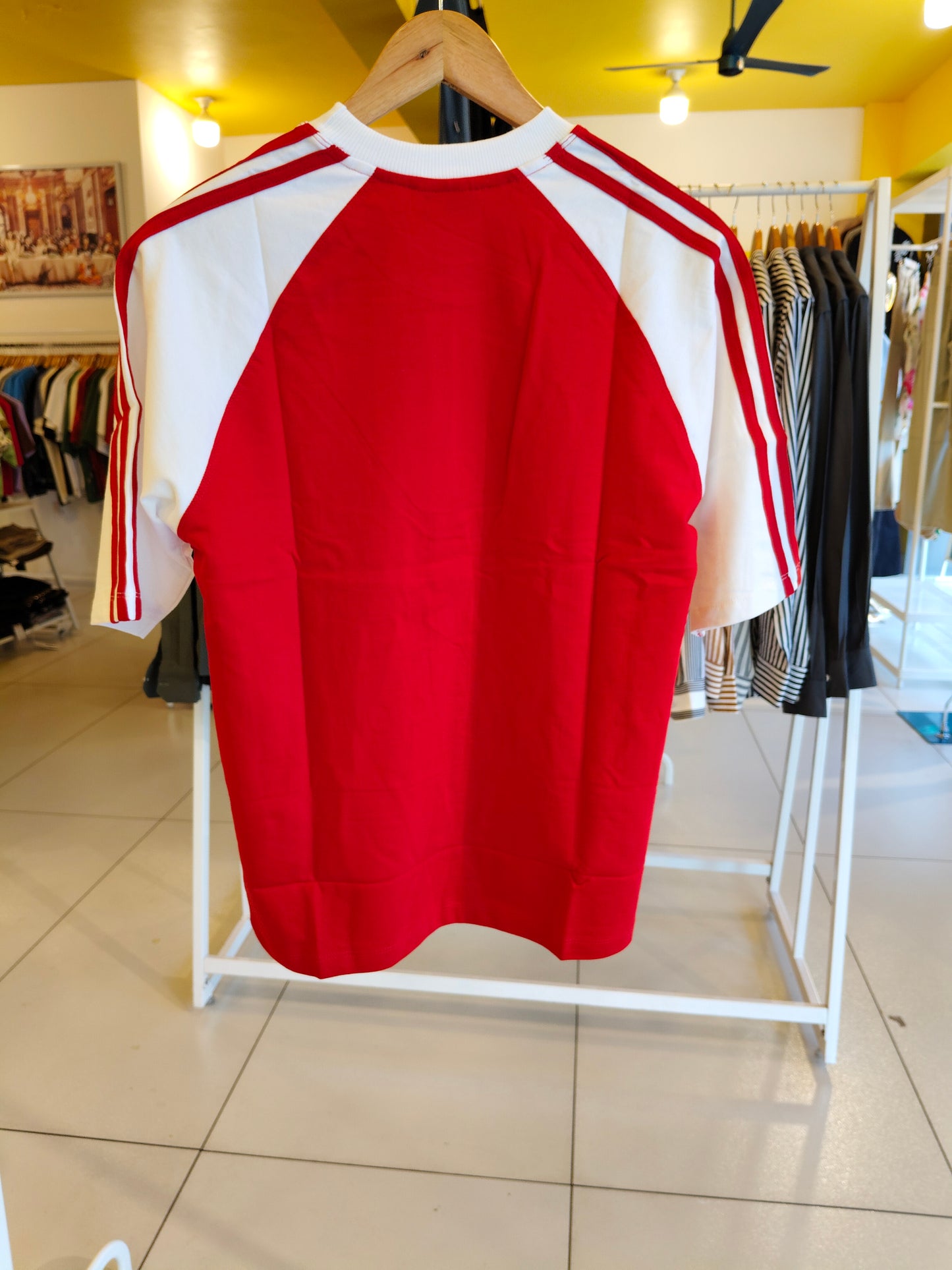 OVERSIZED TSHIRT  (SMALL)