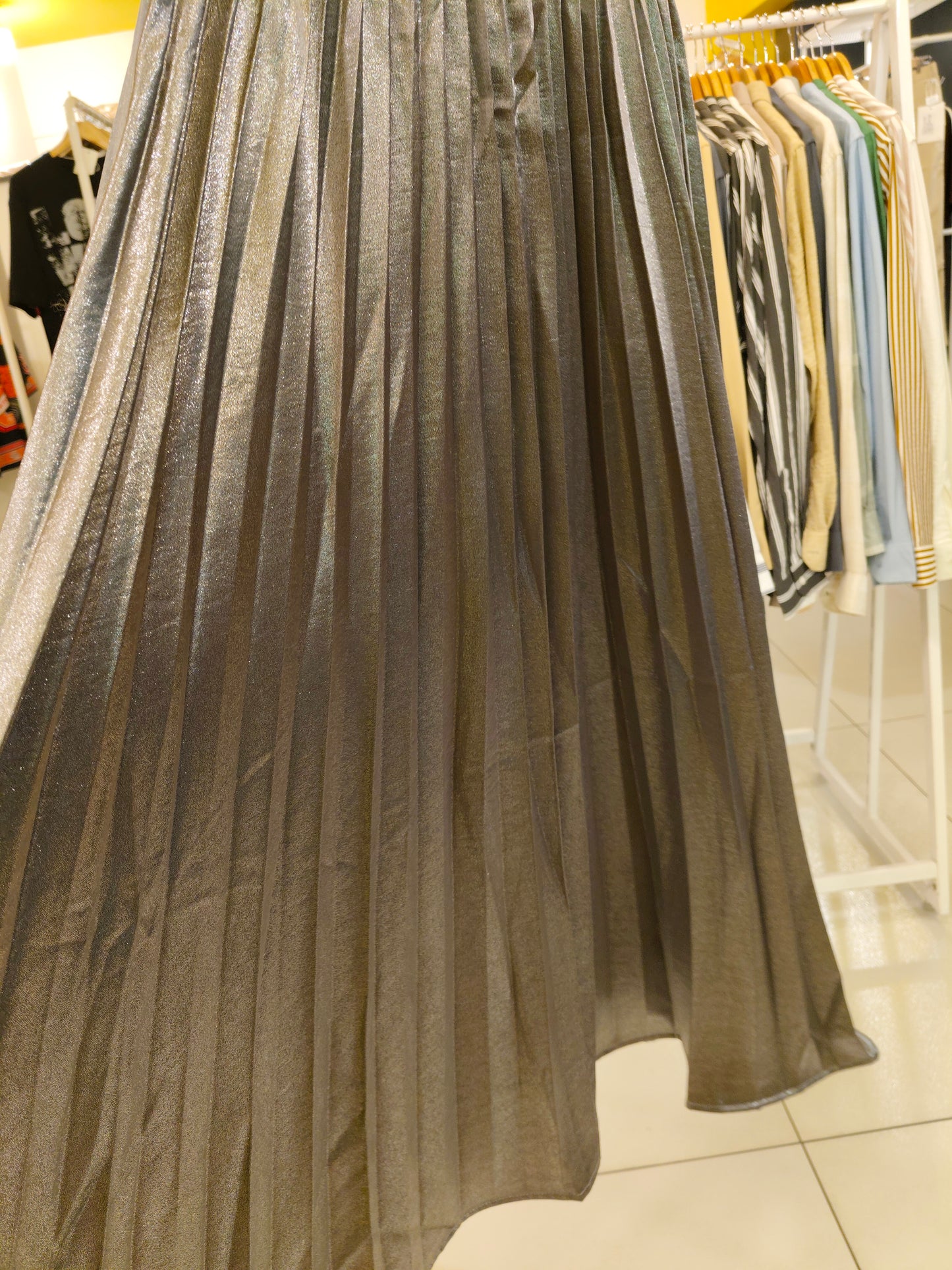 Women's Metallic Pleated Skirt