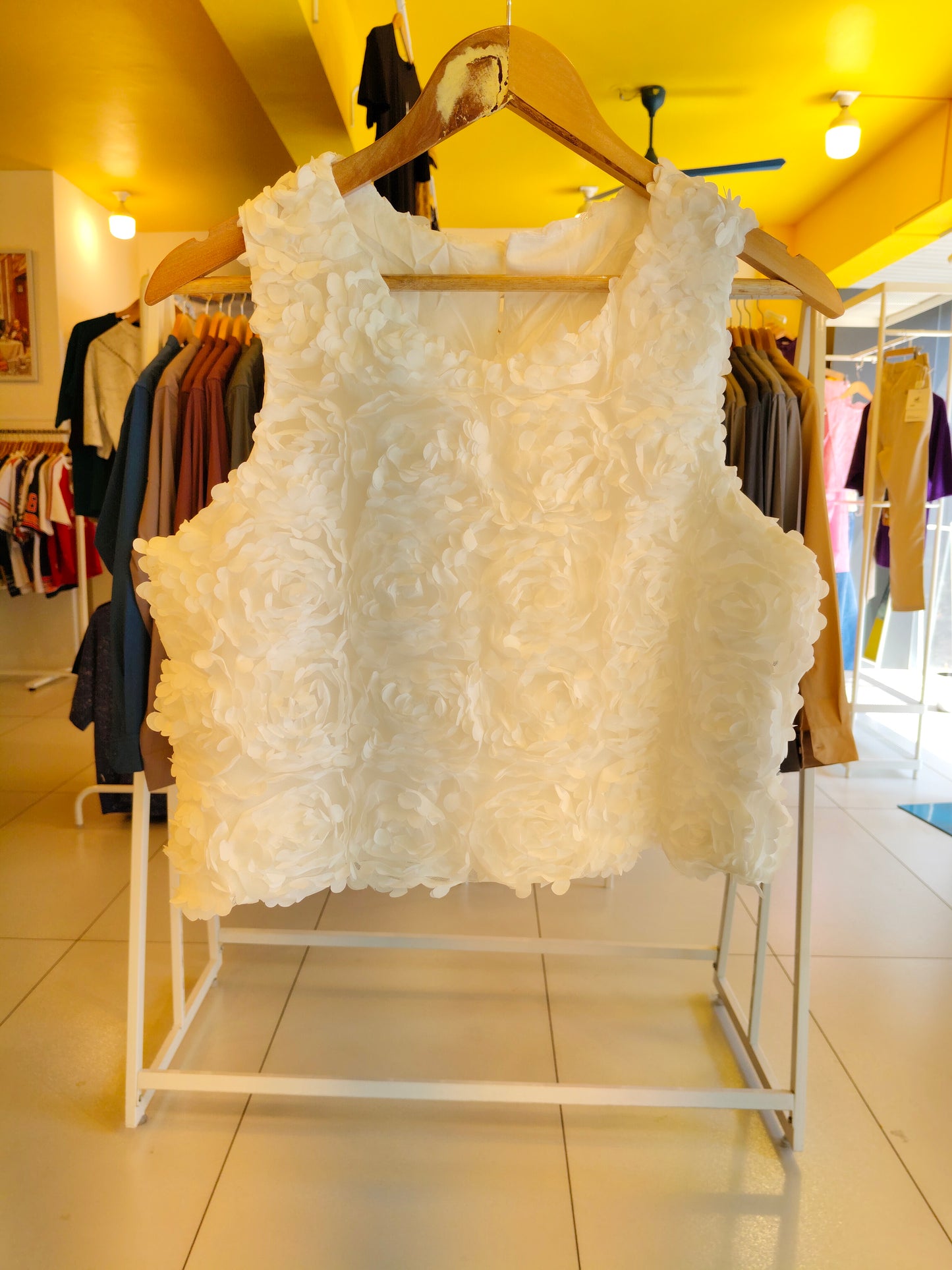 White Sleeveless Top with Rosettes (FREE SIZE)