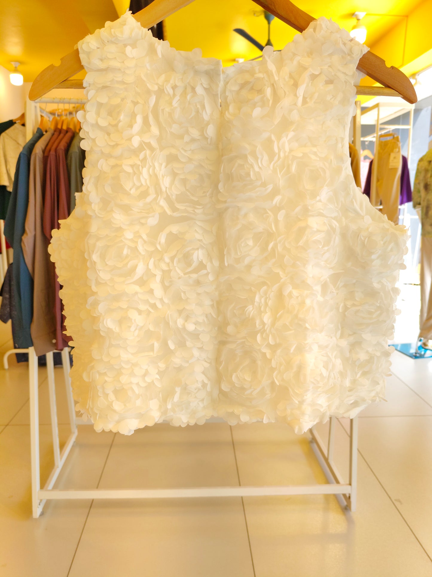 White Sleeveless Top with Rosettes (FREE SIZE)