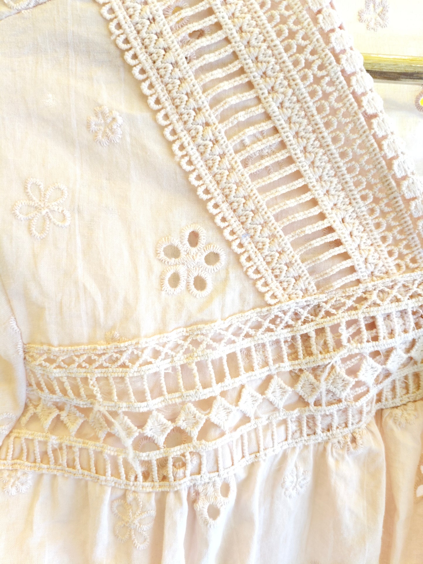 V-Neck Eyelet Lace Top (FREE SIZE)