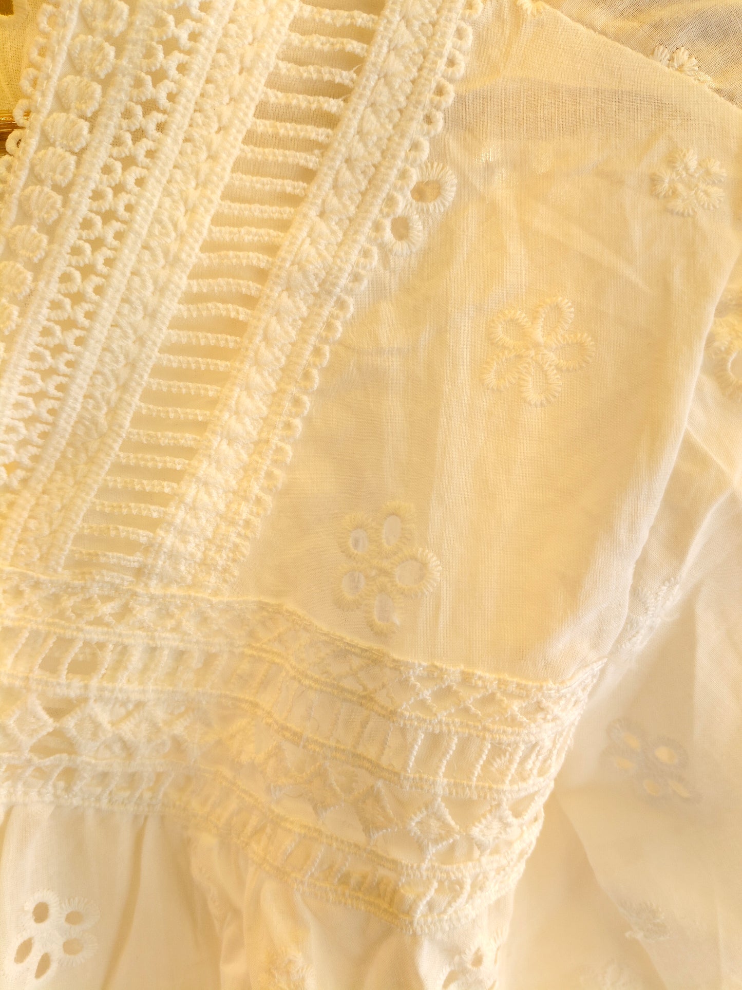 V-Neck Eyelet Lace Top (FREE SIZE)