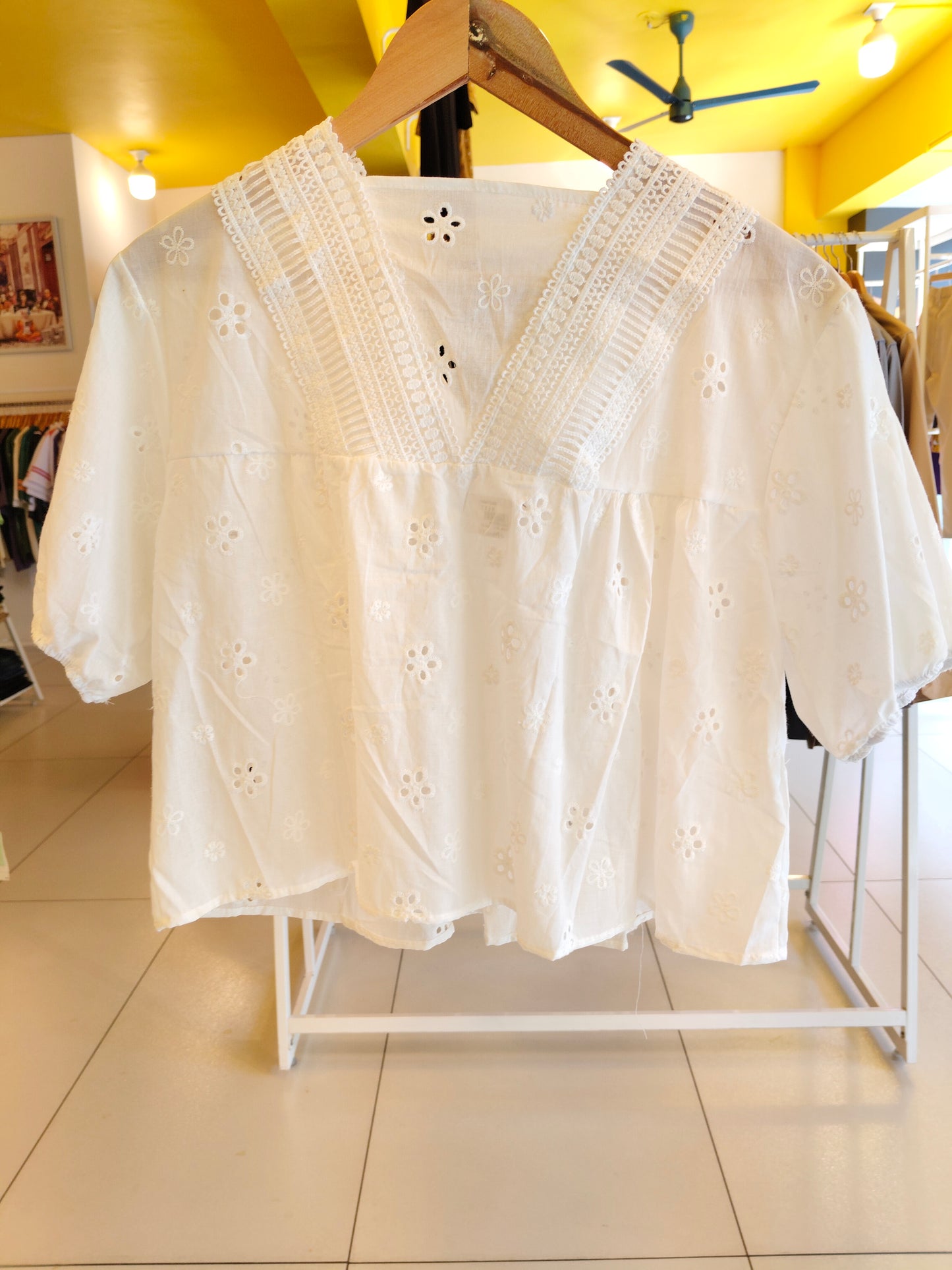 V-Neck Eyelet Lace Top (FREE SIZE)