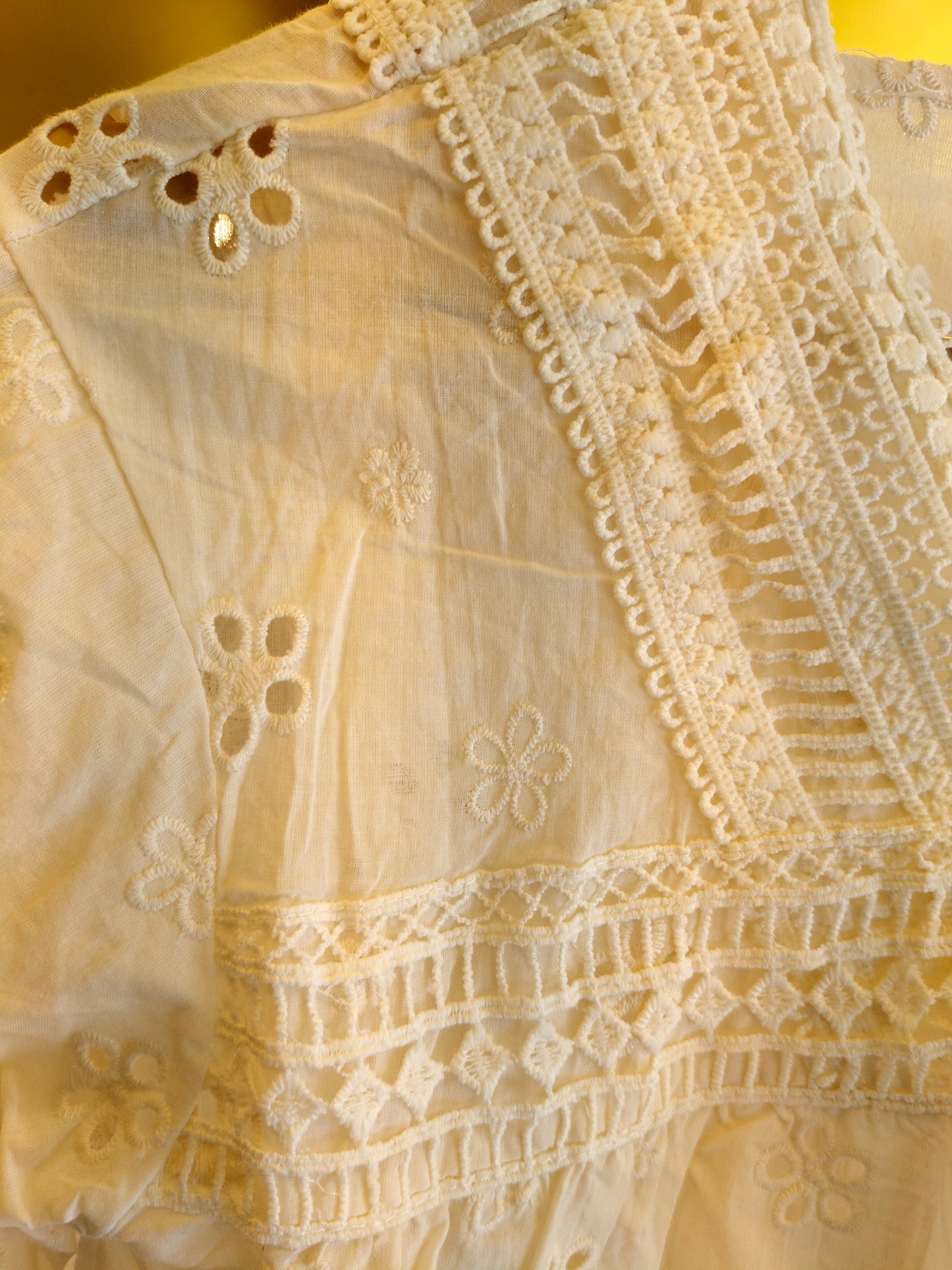 V-Neck Eyelet Lace Top (FREE SIZE)