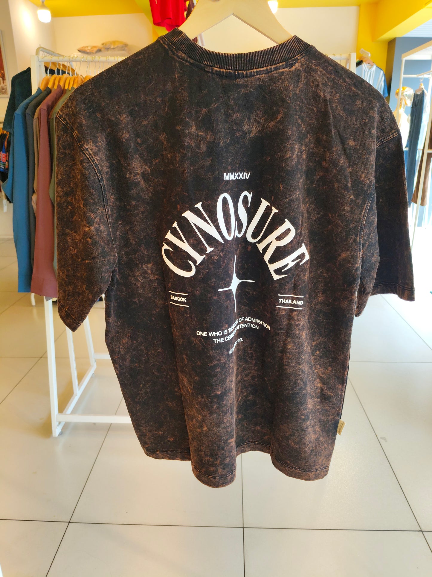 OVERSIZED TSHIRT  ( MEDIUM )