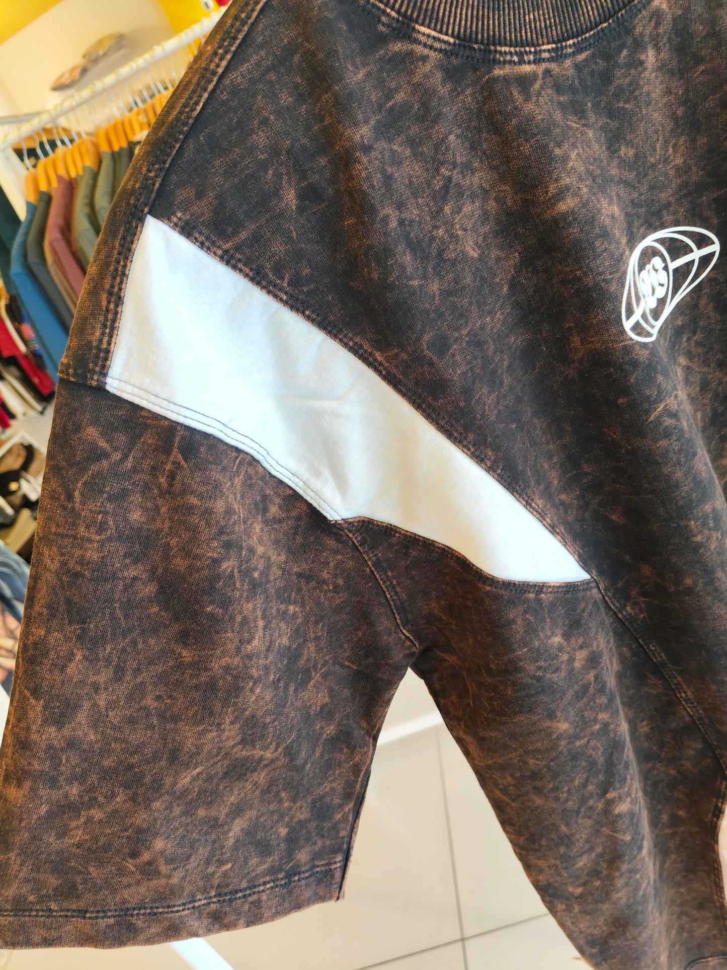 OVERSIZED TSHIRT  ( MEDIUM )