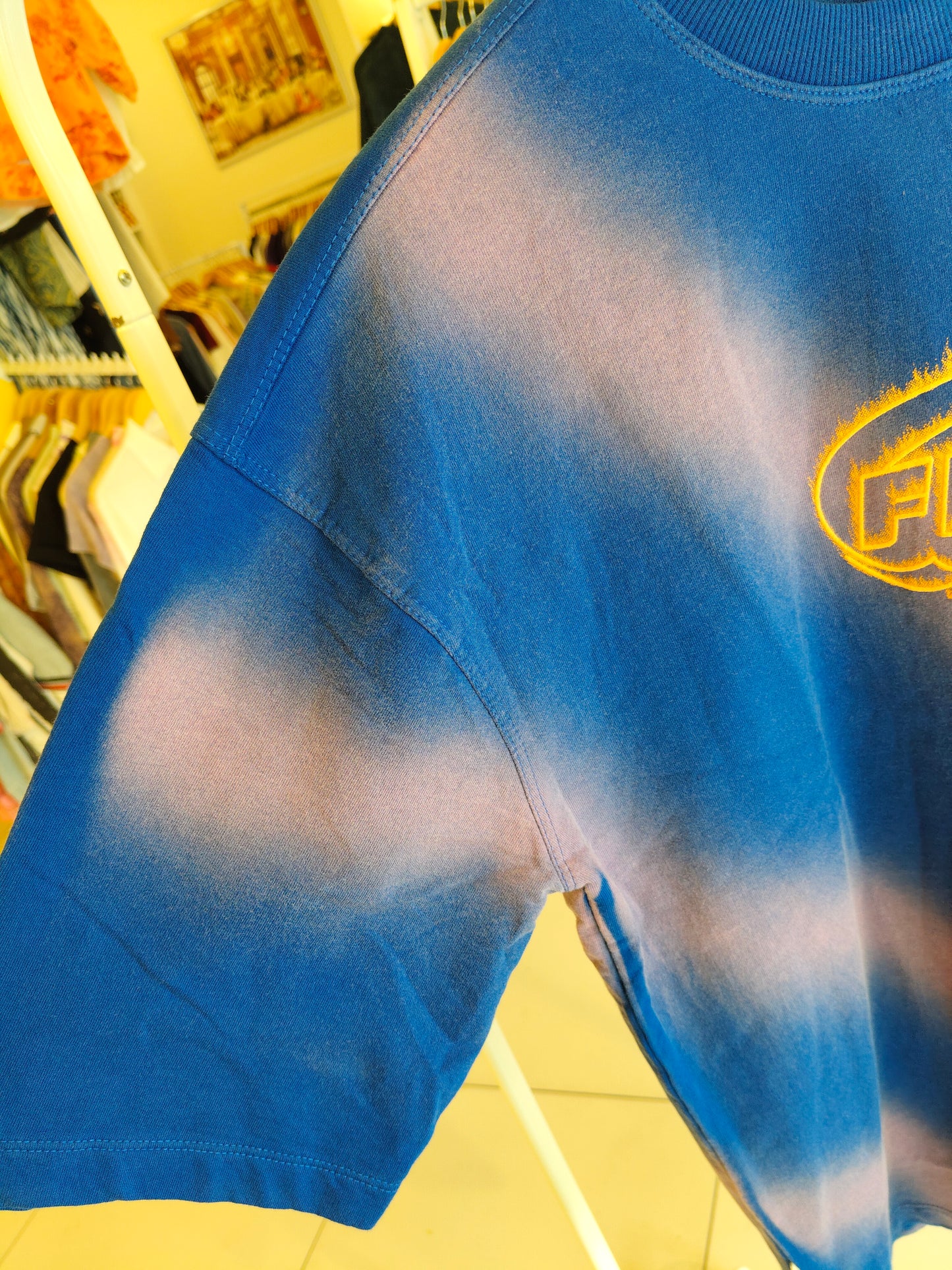 OVERSIZED TSHIRT  ( MEDIUM )