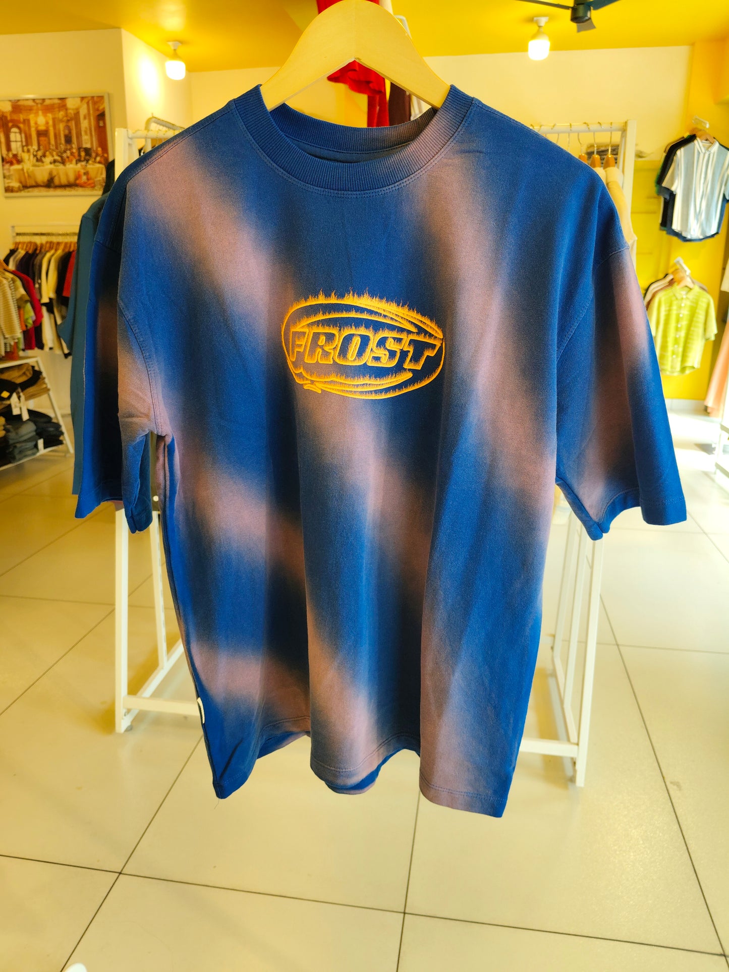 OVERSIZED TSHIRT  ( MEDIUM )