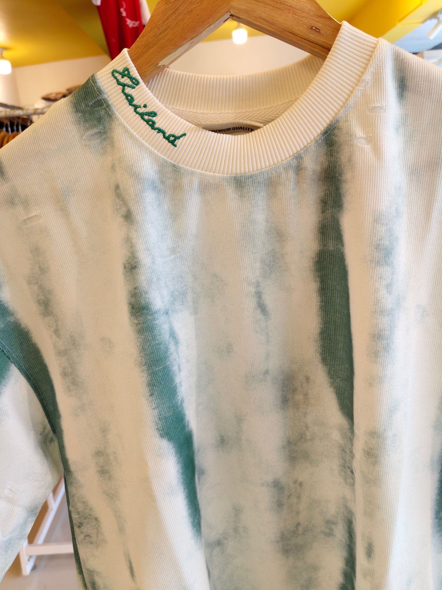 OVERSIZED TSHIRT  (  LARGE )