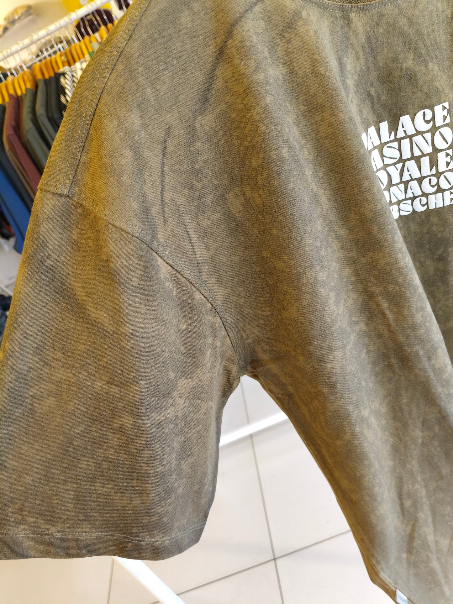 OVERSIZED TSHIRT  ( MEDIUM )