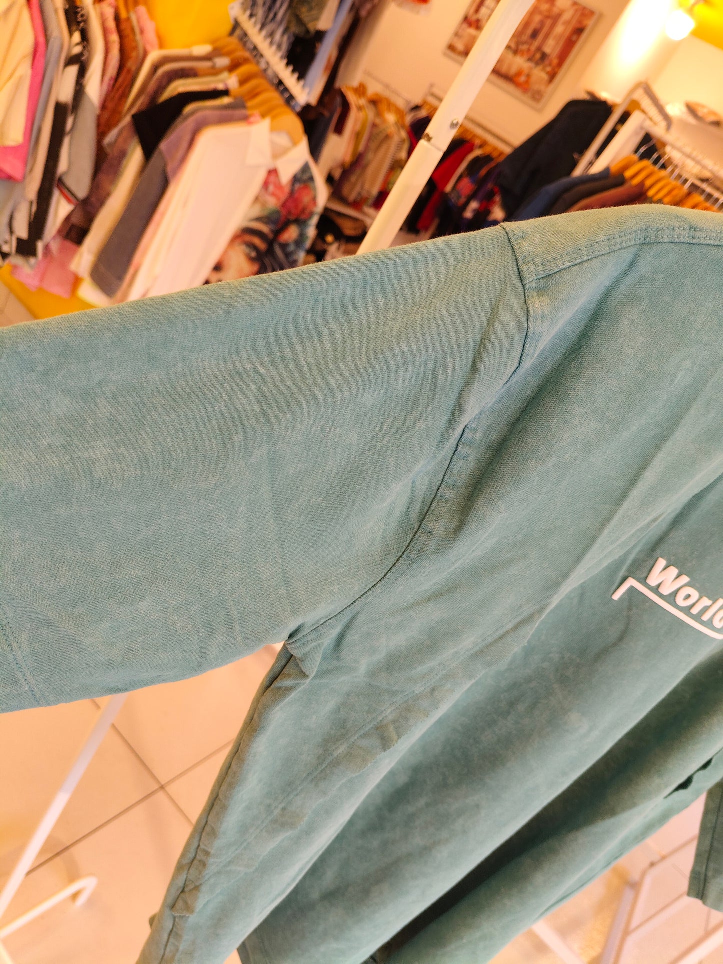 OVERSIZED TSHIRT  (  MEDIUM )