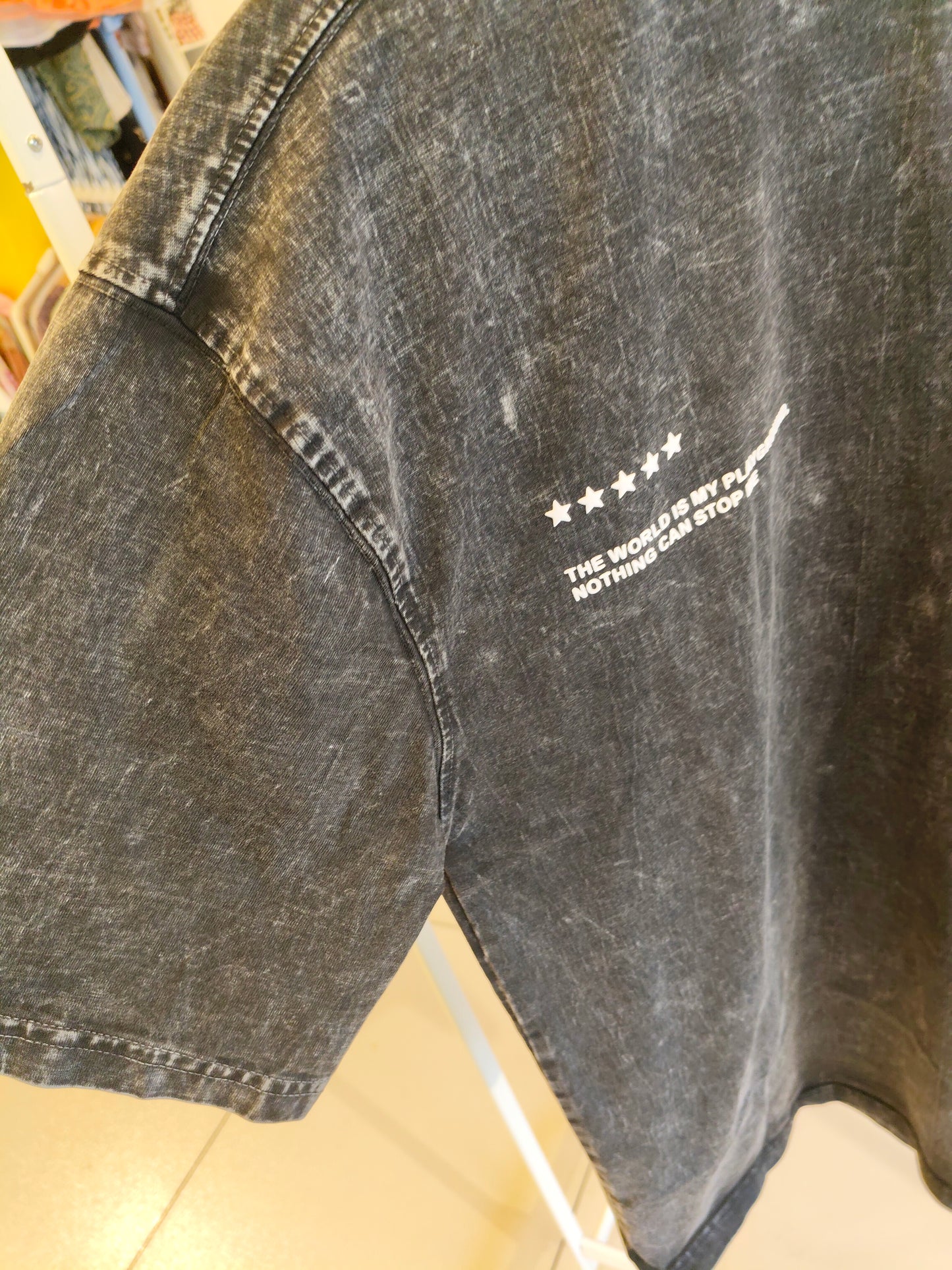 OVERSIZED TSHIRT  (  SMALL )