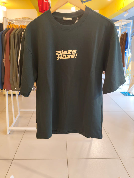OVERSIZED TSHIRT  ( MEDIUM )
