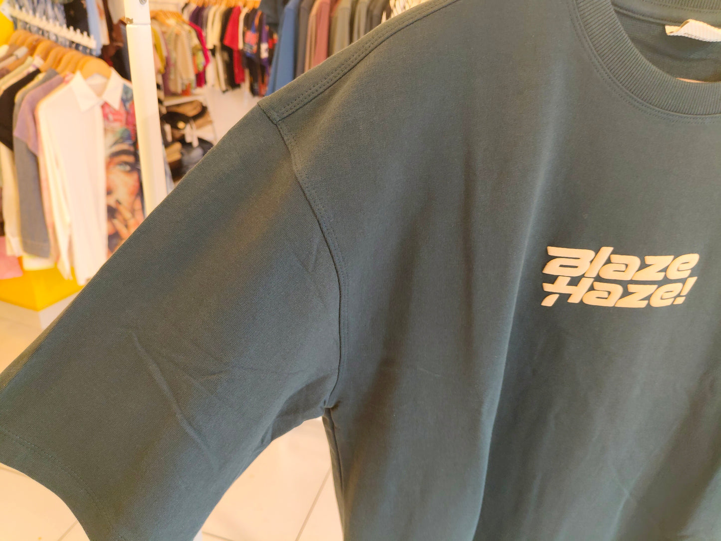 OVERSIZED TSHIRT  ( MEDIUM )