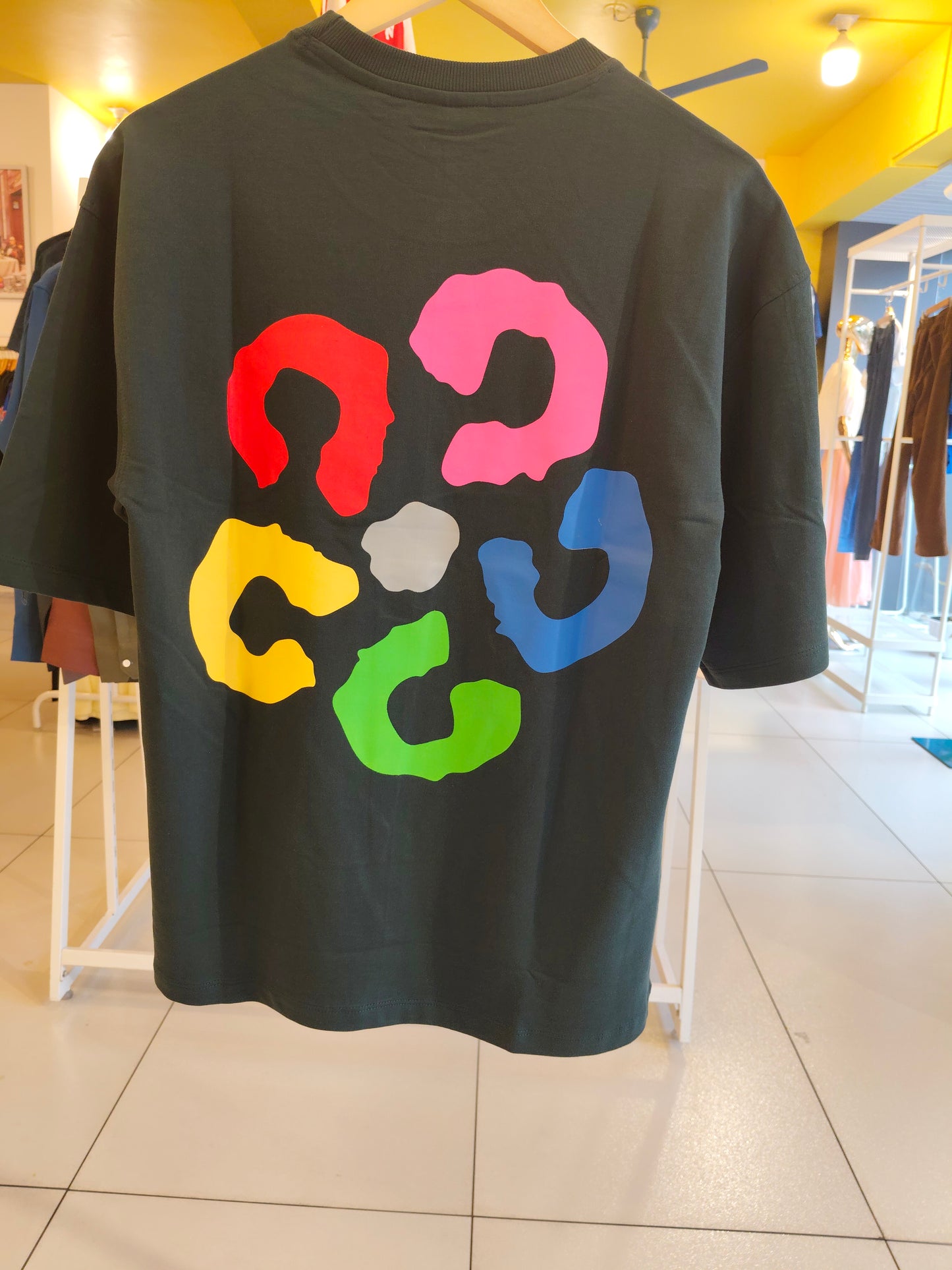 OVERSIZED TSHIRT  ( MEDIUM )