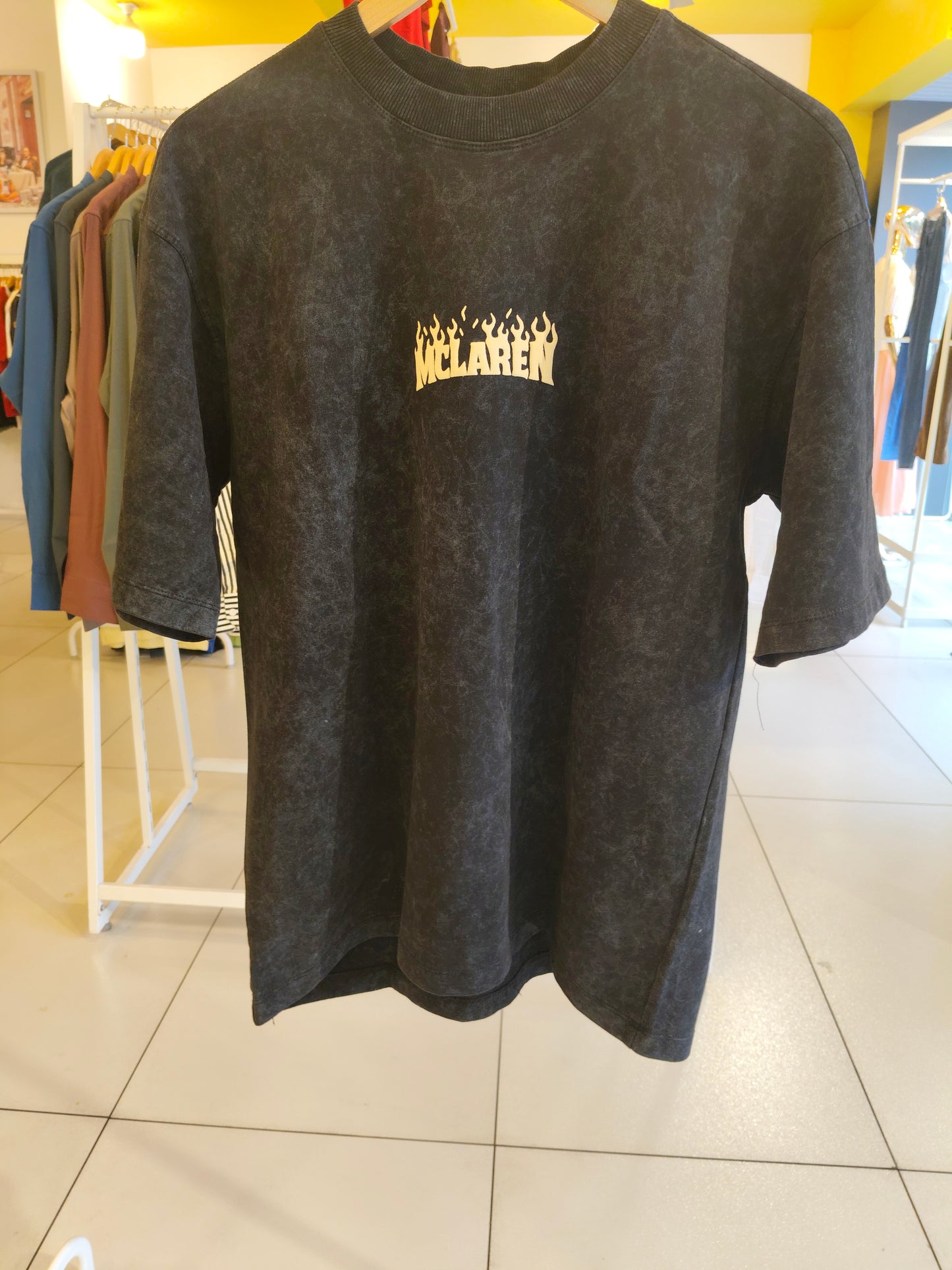 OVERSIZED TSHIRT  ( MEDIUM )