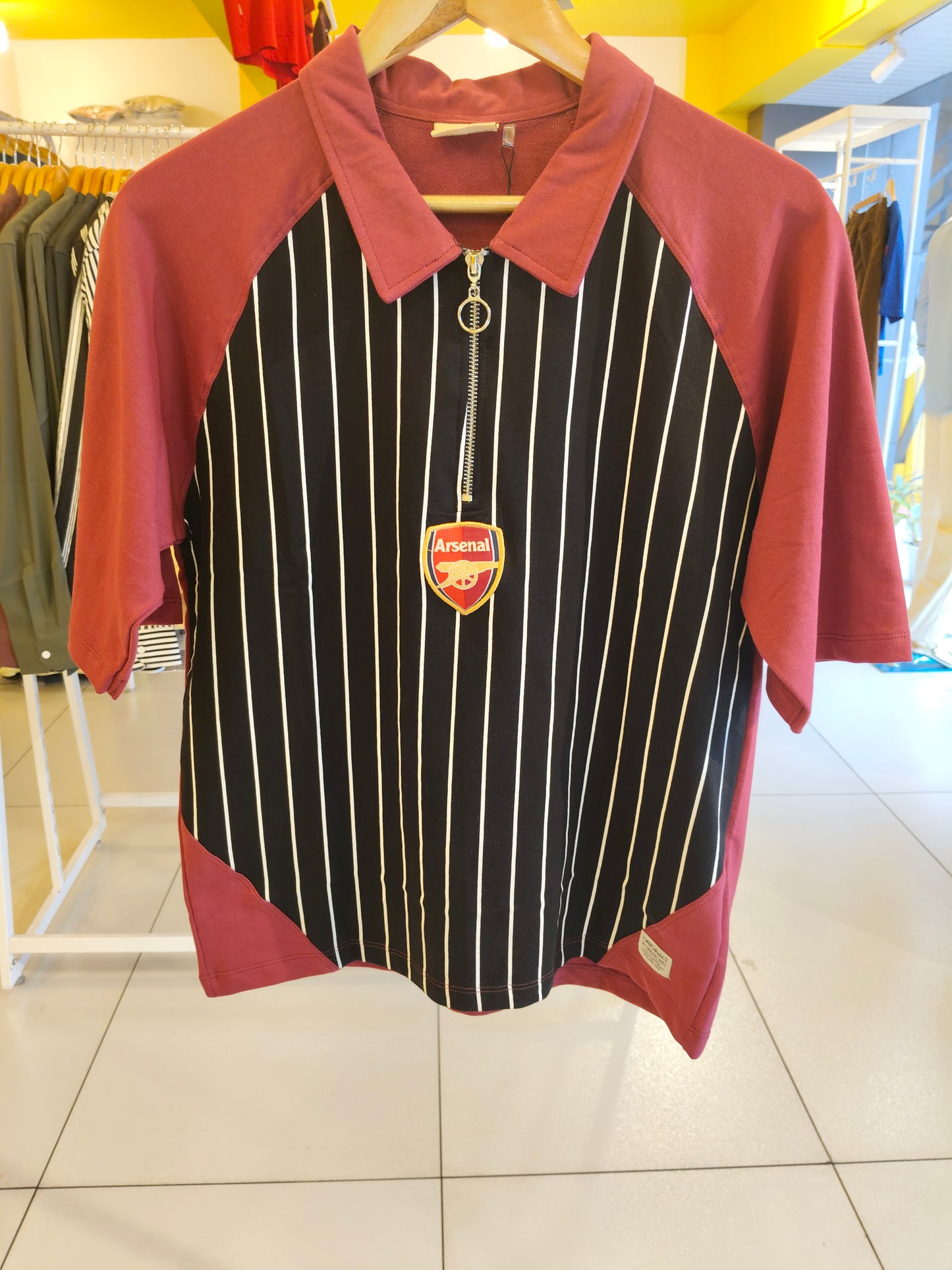 OVERSIZED TSHIRT  ( SMALL )