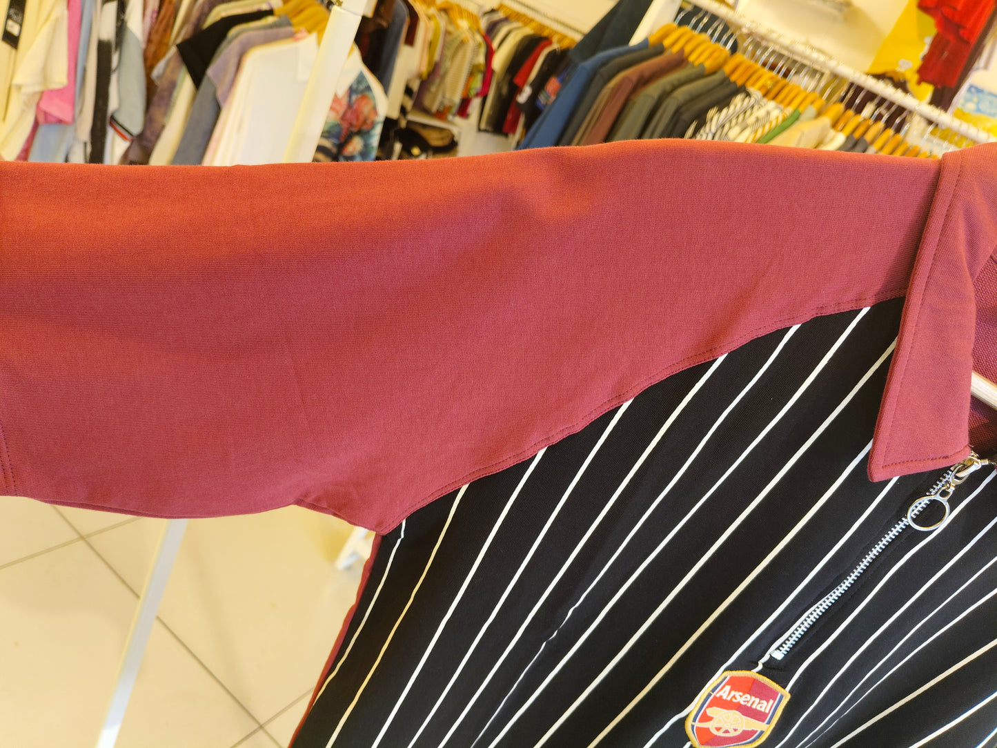 OVERSIZED TSHIRT  ( SMALL )