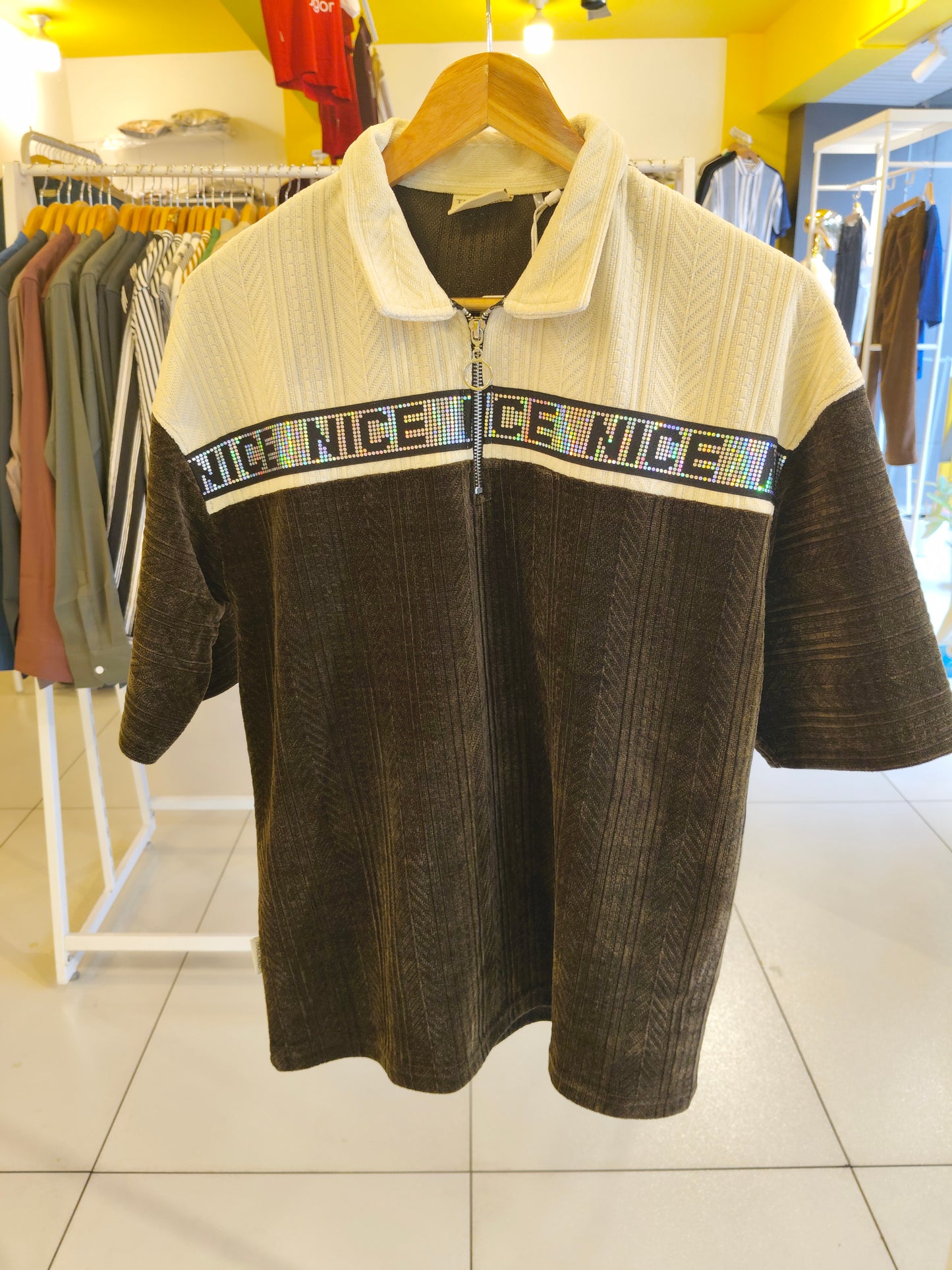 OVERSIZED TSHIRT  ( MEDIUM )