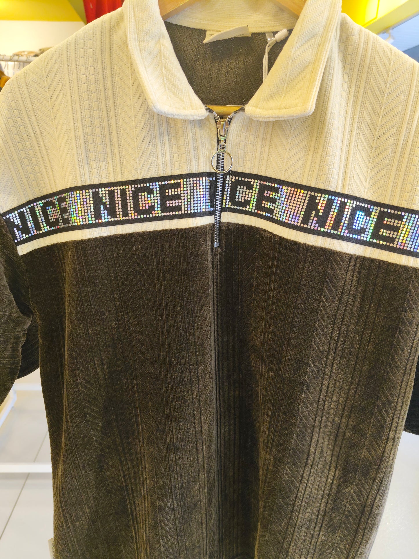 OVERSIZED TSHIRT  ( MEDIUM )