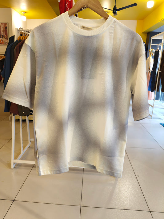 OVERSIZED TSHIRT  ( MEDIUM )