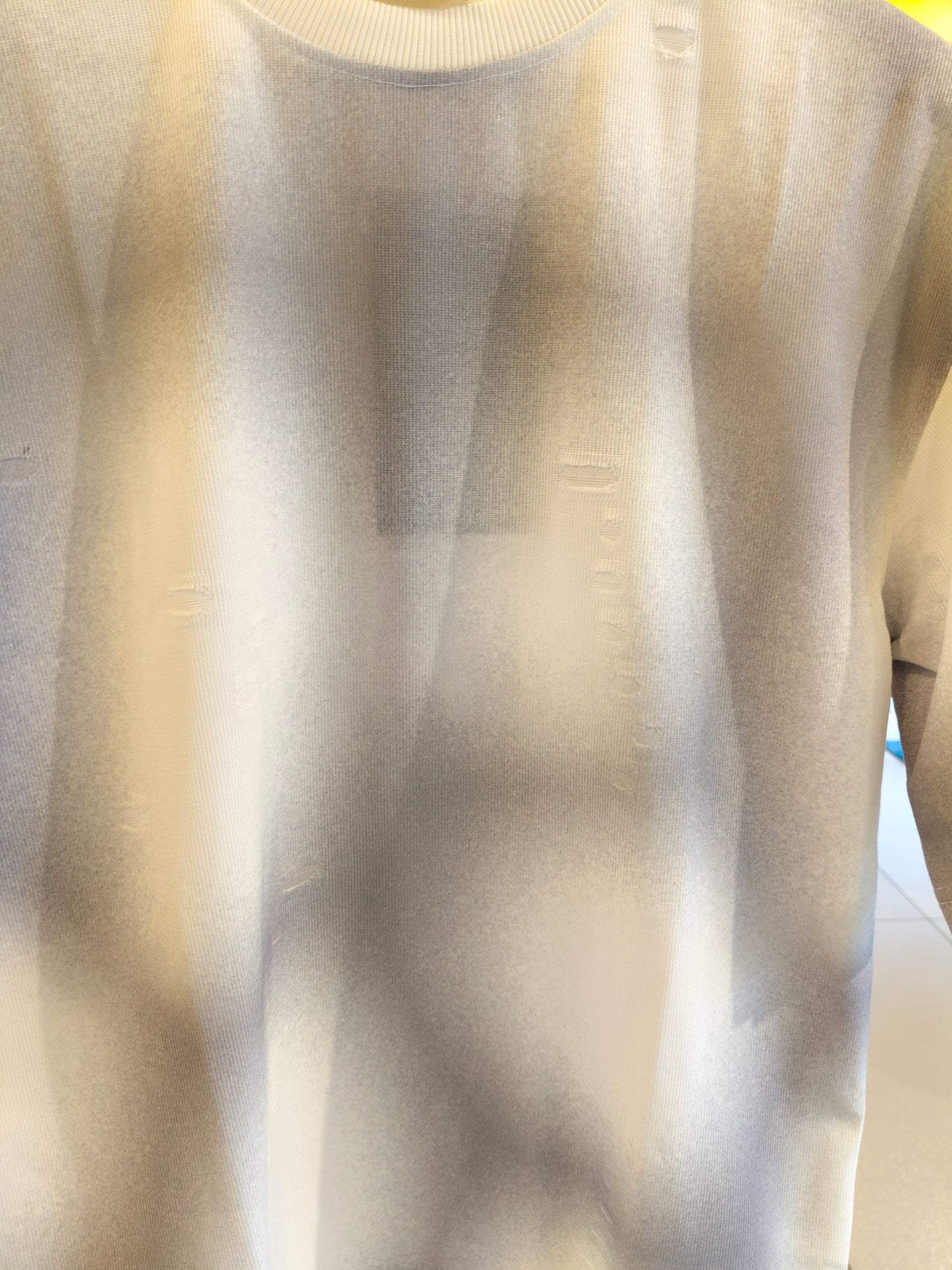 OVERSIZED TSHIRT  ( MEDIUM )